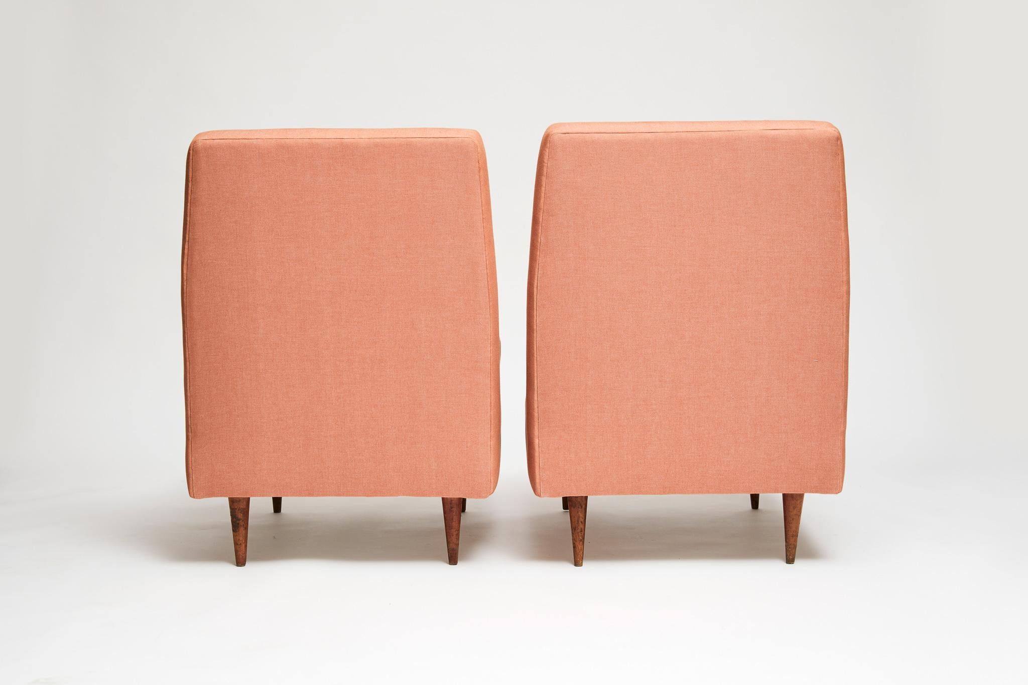 Brazilian Modern Armchairs in Hardwood & Salmon Linen by Joaquim Tenreiro 1958 In Good Condition For Sale In New York, NY