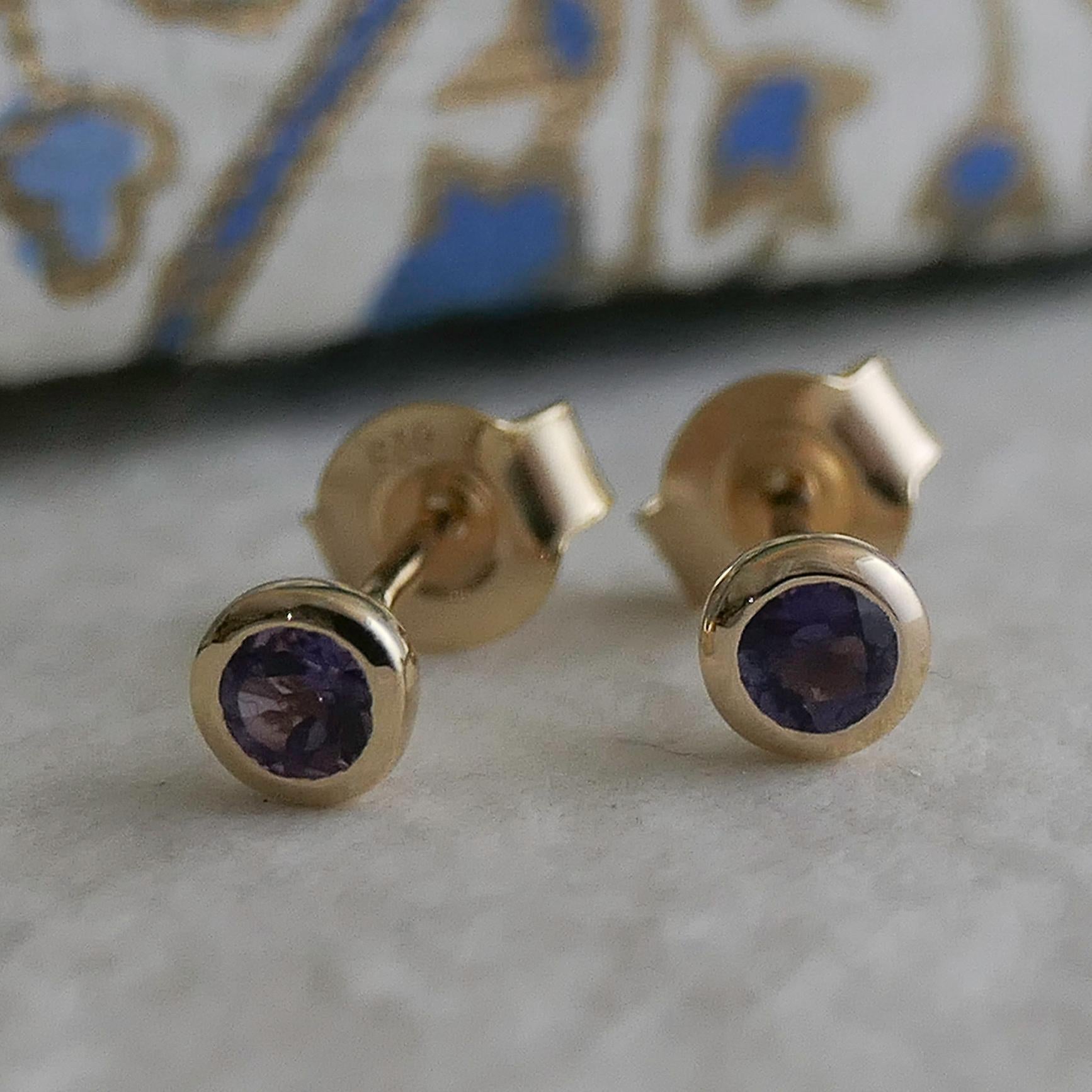 3 mm Amethyst vergoldete Sterlingsilber-Ohrstecker Damen im Angebot