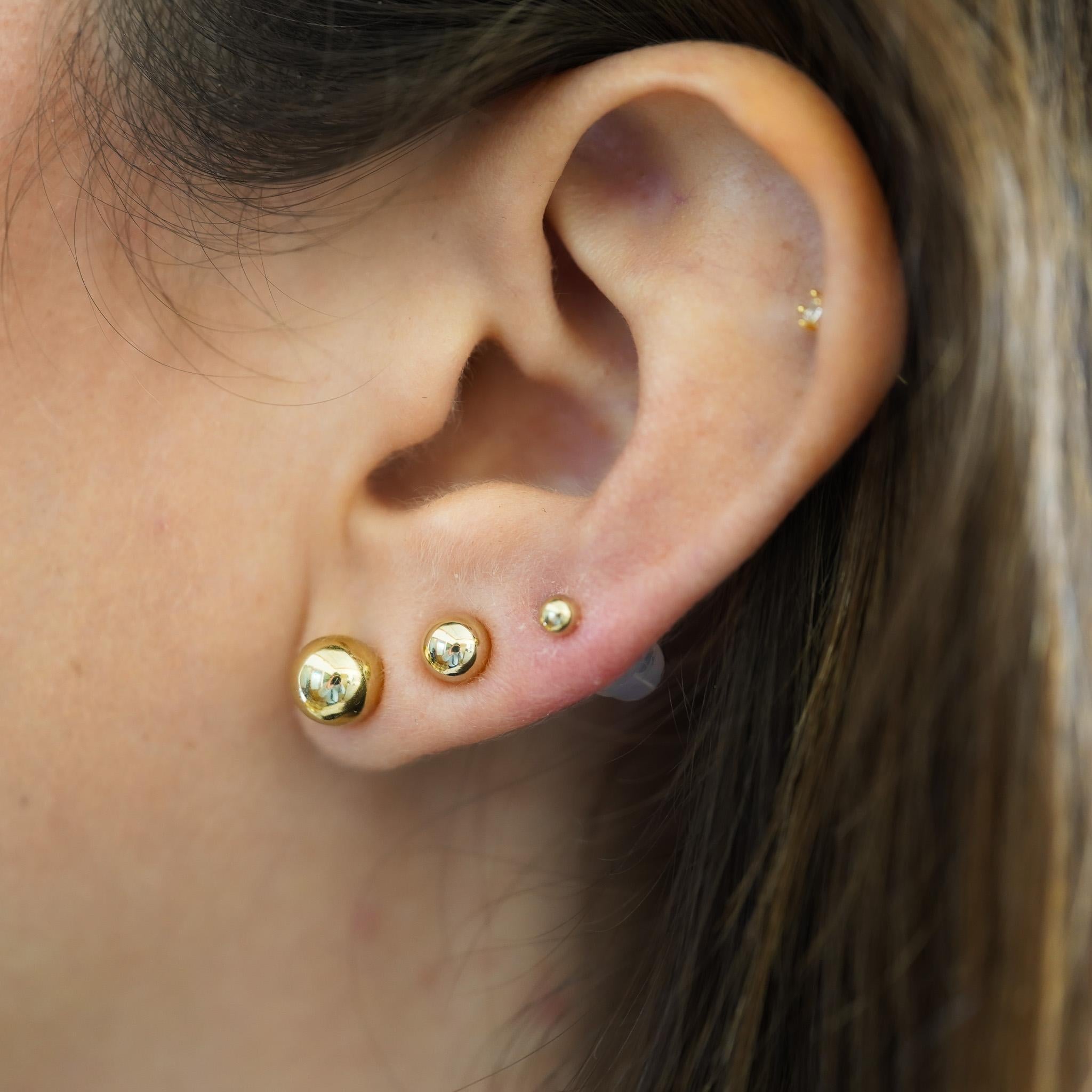 Modern 3mm Classic 14K Solid Gold Ball Small Stud Earrings In Screw Backs For Sale