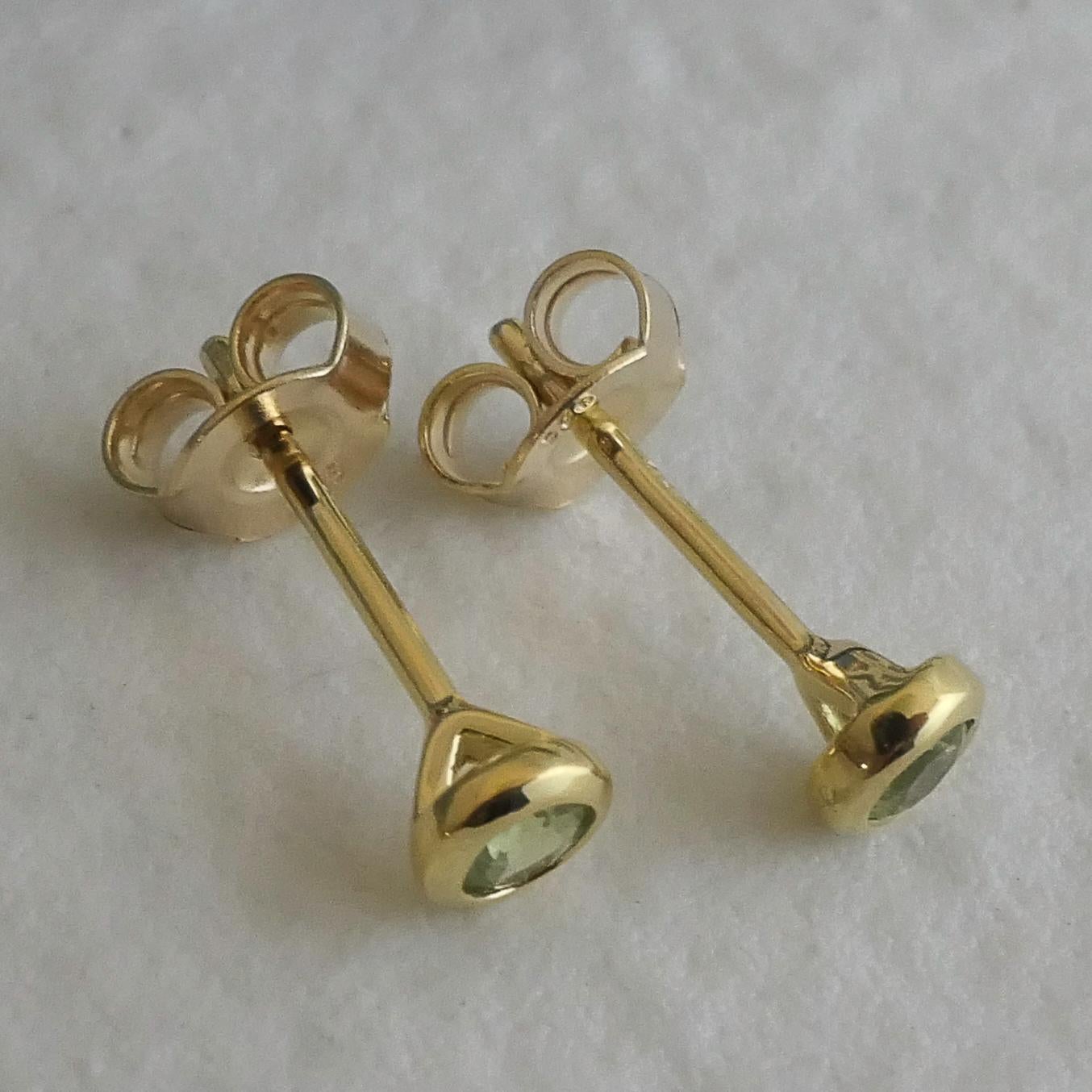 Round Cut 3mm Peridot  Gold Plated Sterling Silver Stud Earrings For Sale