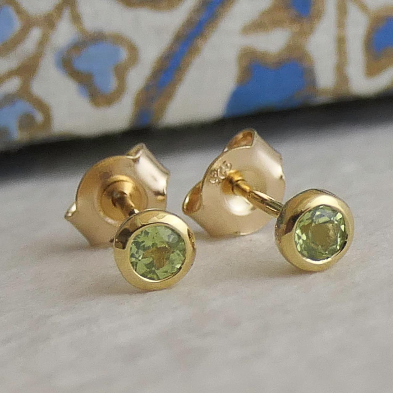 Women's 3mm Peridot  Gold Plated Sterling Silver Stud Earrings For Sale