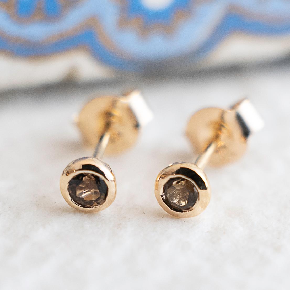 3mm Smoky Quartz Gold Plated Sterling Silver Stud Earrings In New Condition For Sale In Oslo, 03