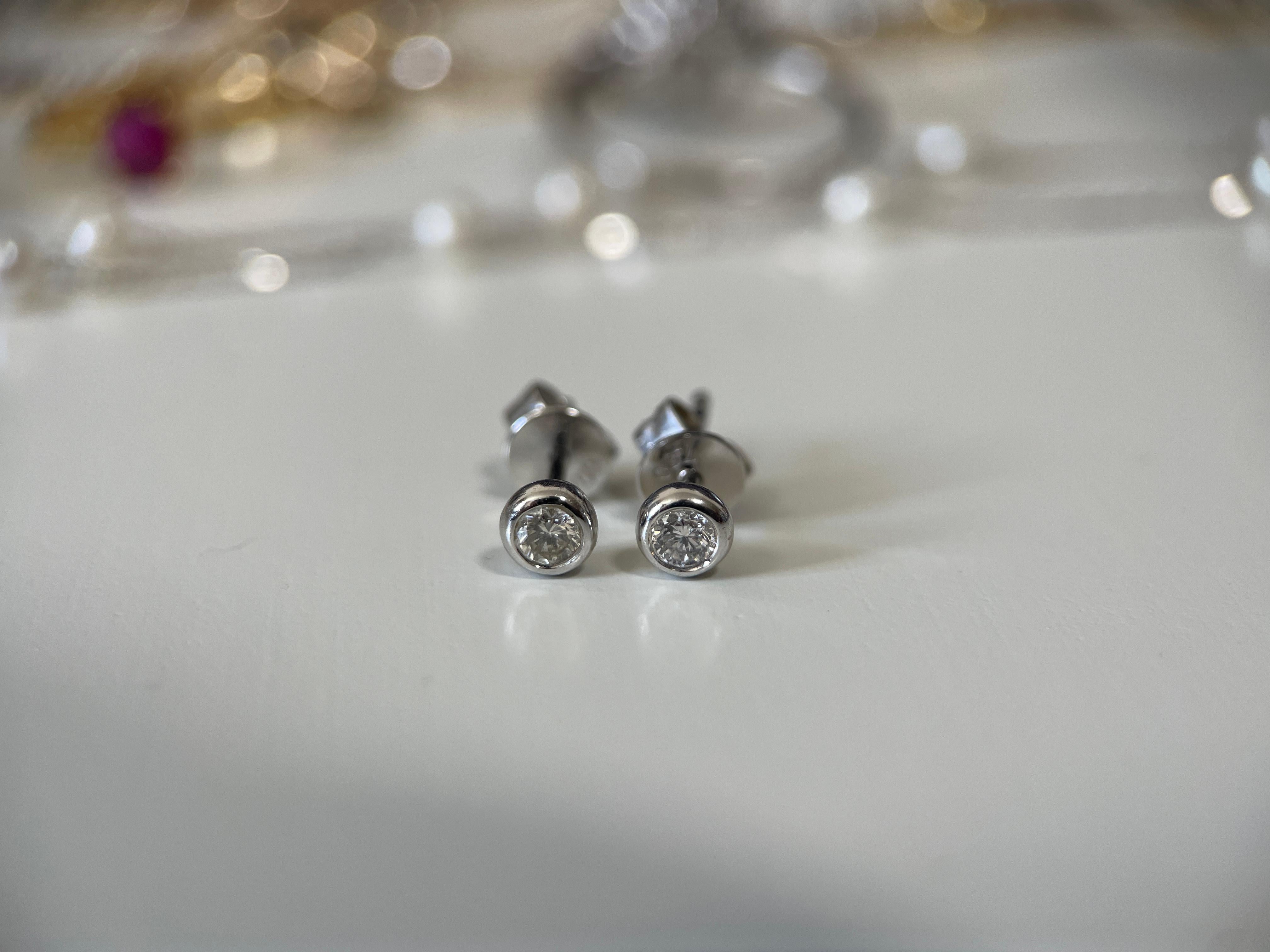 Women's 3mm Solitaire Natural Diamond Earring in 18k solid gold (T0.23ct Diamond Bezel) For Sale