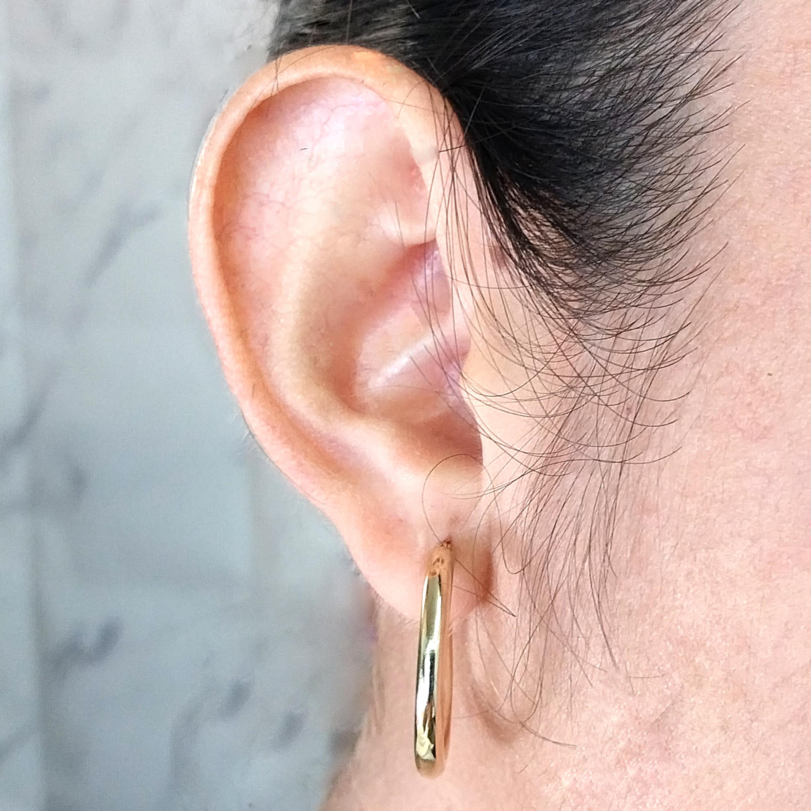 14 Karat Yellow Gold 3mm Round Hoop Earrings. 1 Inch Diameter. Pierced Post with Hinged Clip Back. Finished Weight is 1.7 Grams.