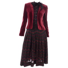 3pc Jaeger Burgundy Velvet Jacket w/  Blouse en laine imprimée Top With & Skirt Suit