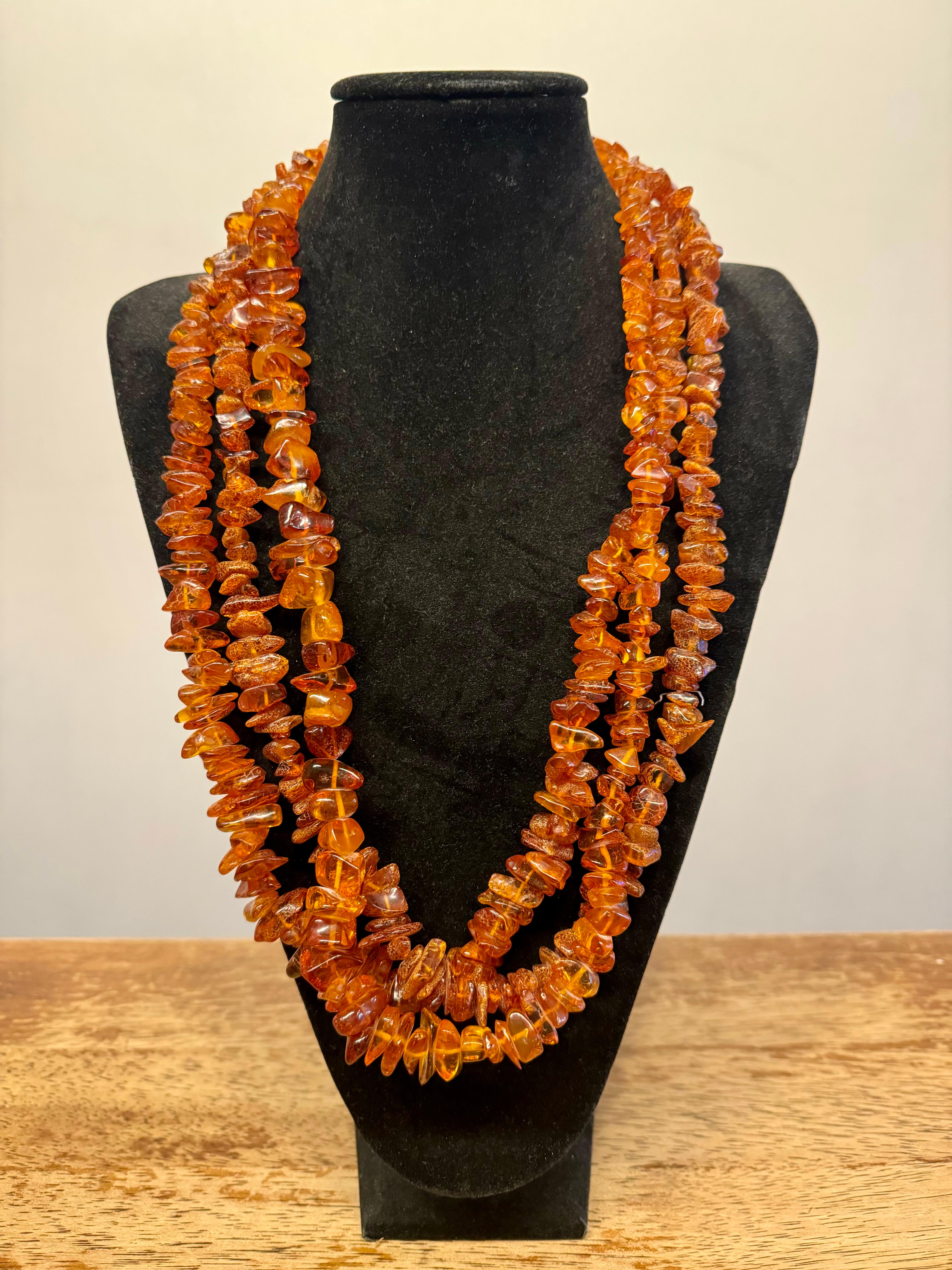 3ps Vintage Baltic Amber 60cm long necklace In Good Condition For Sale In Orimattila, FI