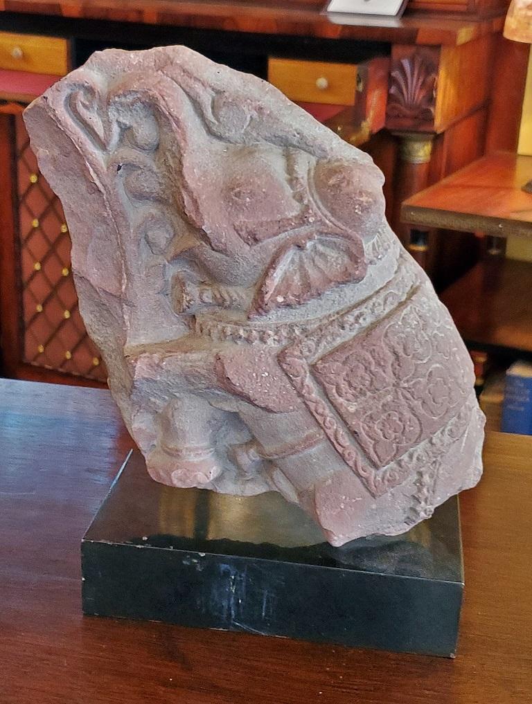 Indien Éléphant en pierre de sable rouge du 3e siècle en vente