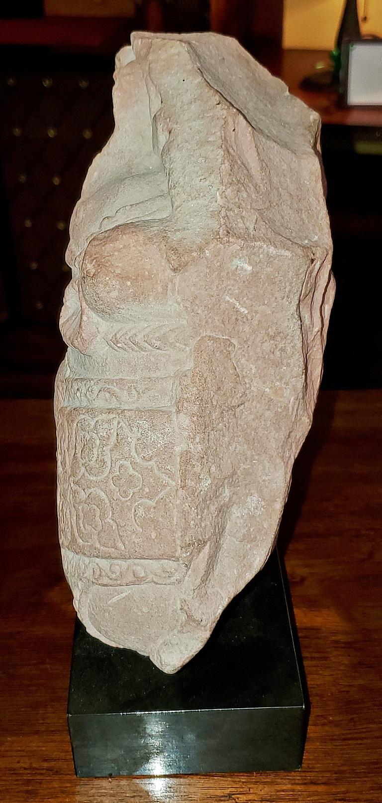 Grès Éléphant en pierre de sable rouge du 3e siècle en vente