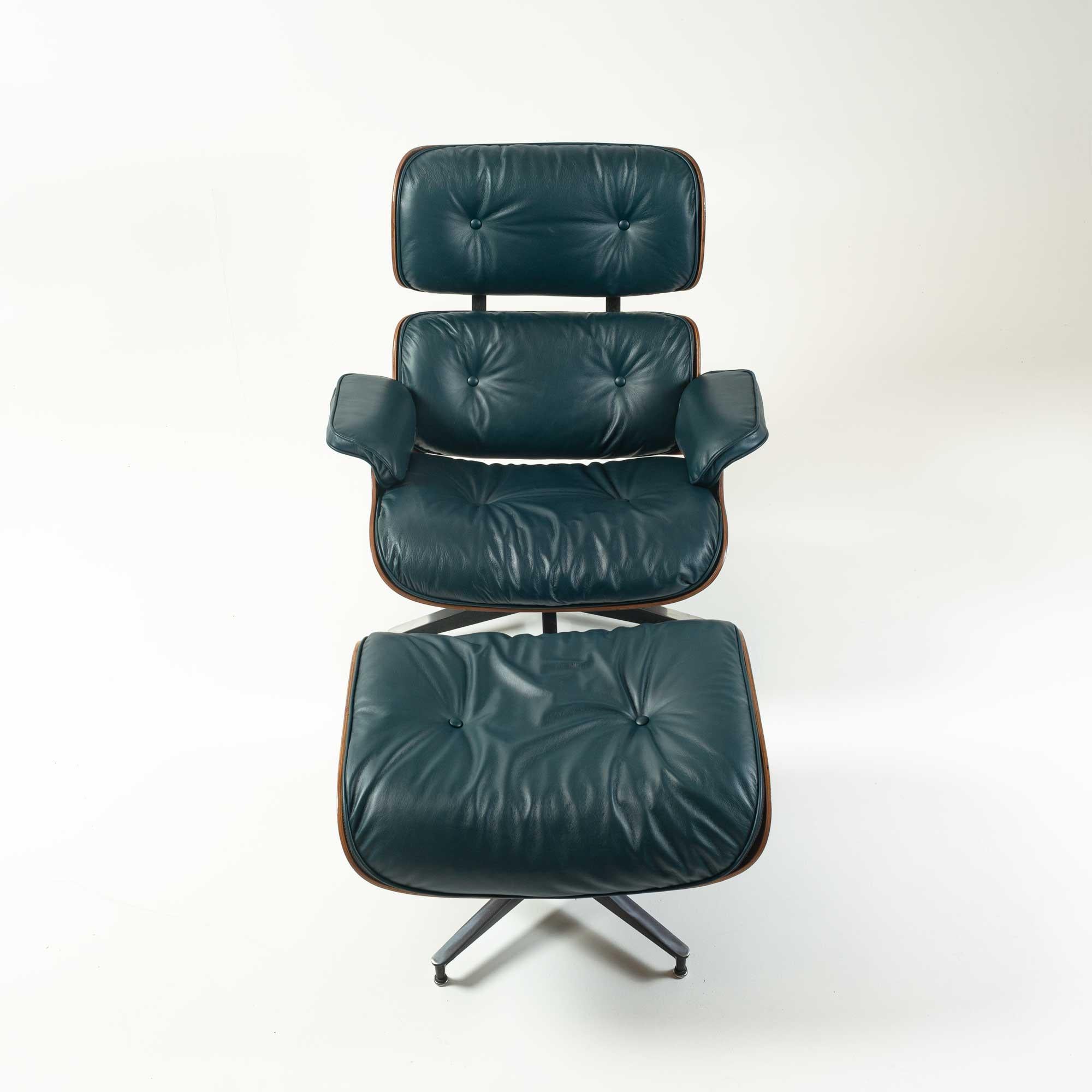 3rd Gen Eames Lounge Chair 670-671 in Dark Pine Green Aniline Leather In Excellent Condition In Seattle, WA