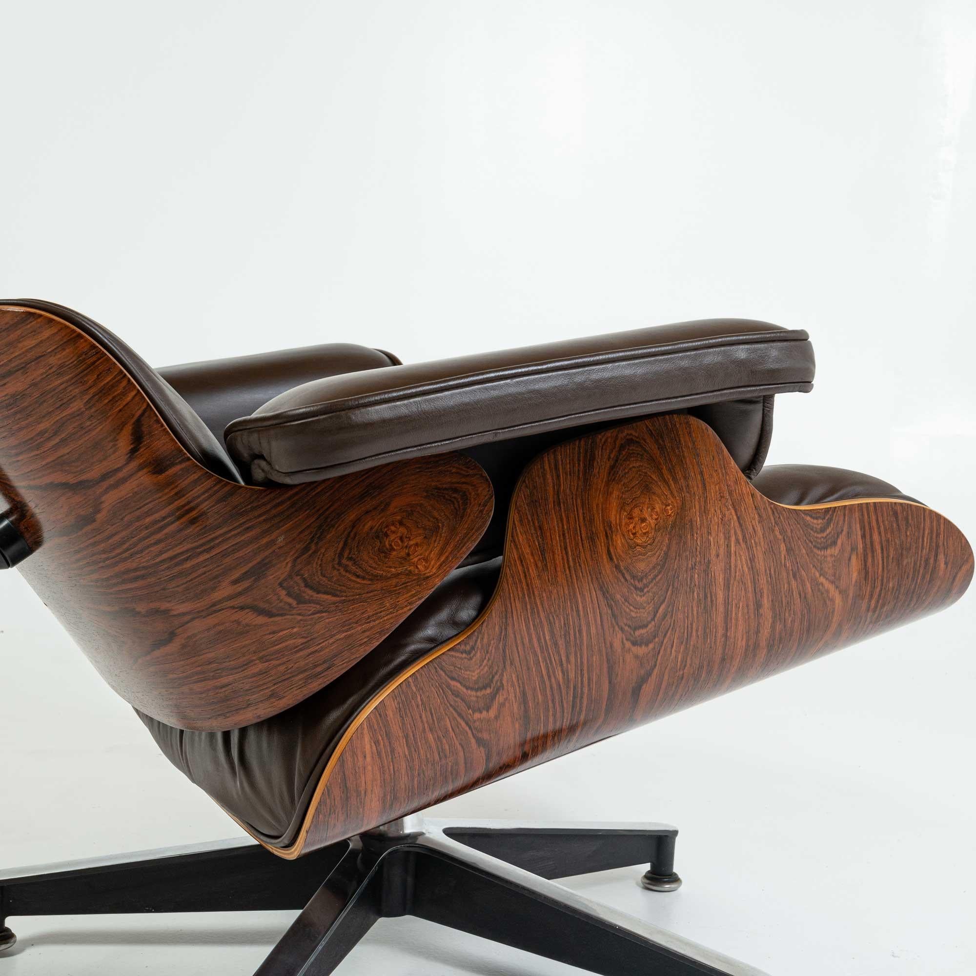 3rd Gen Eames Lounge Chair 670-671 in Original Chocolate Leather For Sale 3