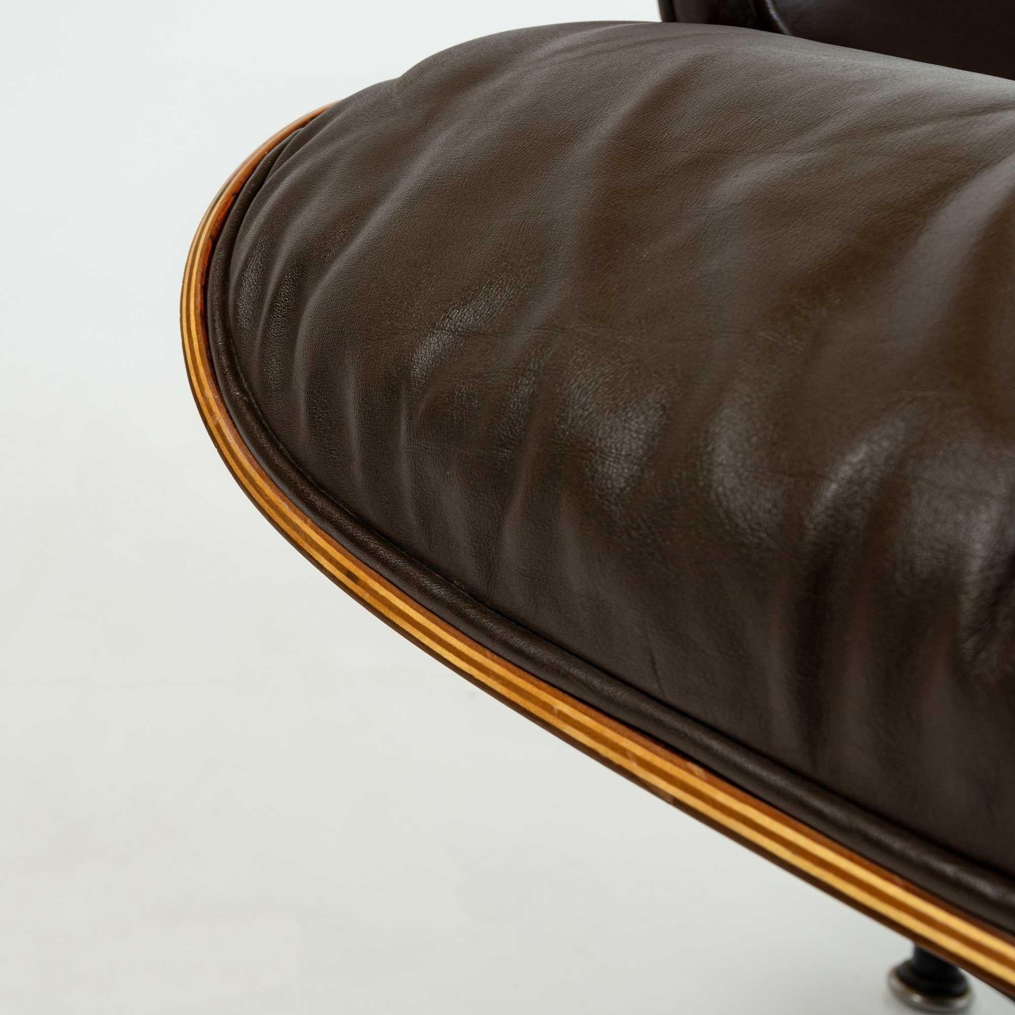 Chaise longue Eames 3rd Gen 670-671 en cuir chocolat d'origine en vente 5