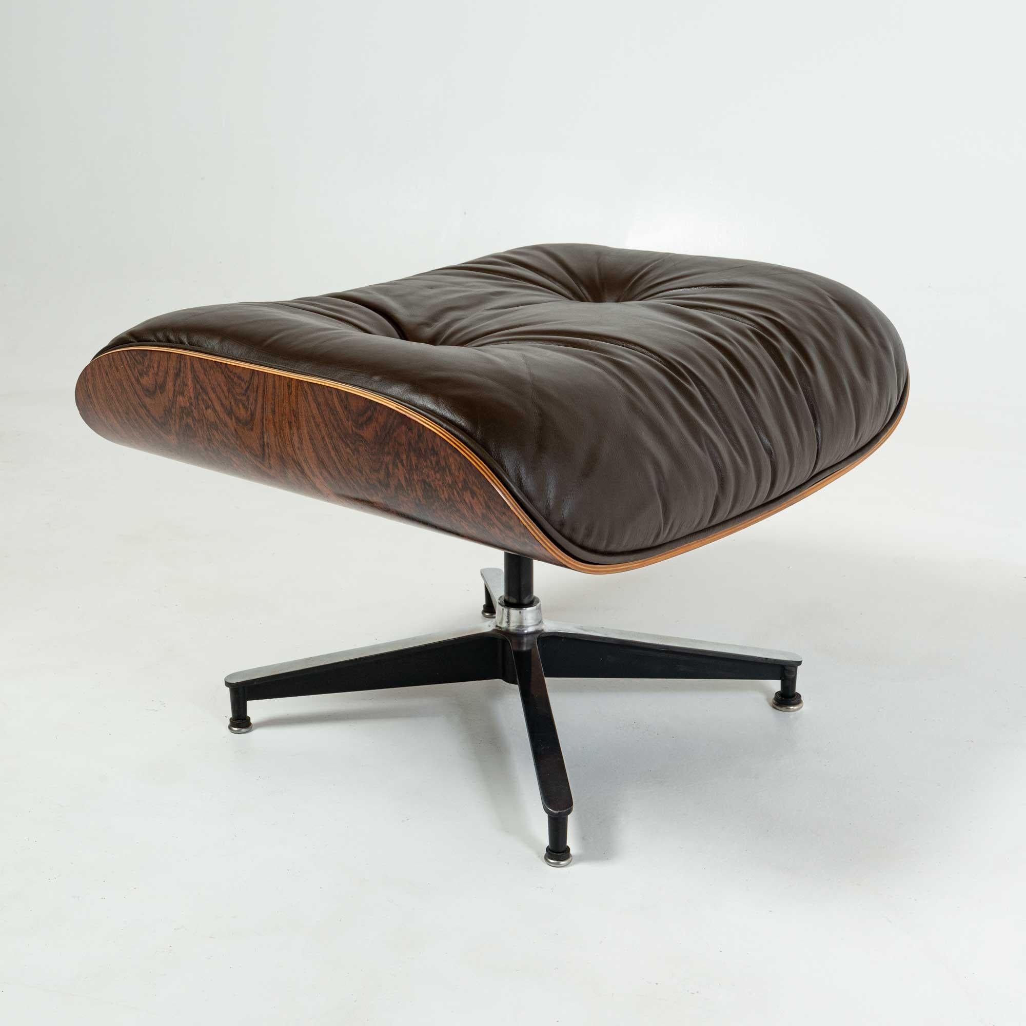 Chaise longue Eames 3rd Gen 670-671 en cuir chocolat d'origine en vente 7