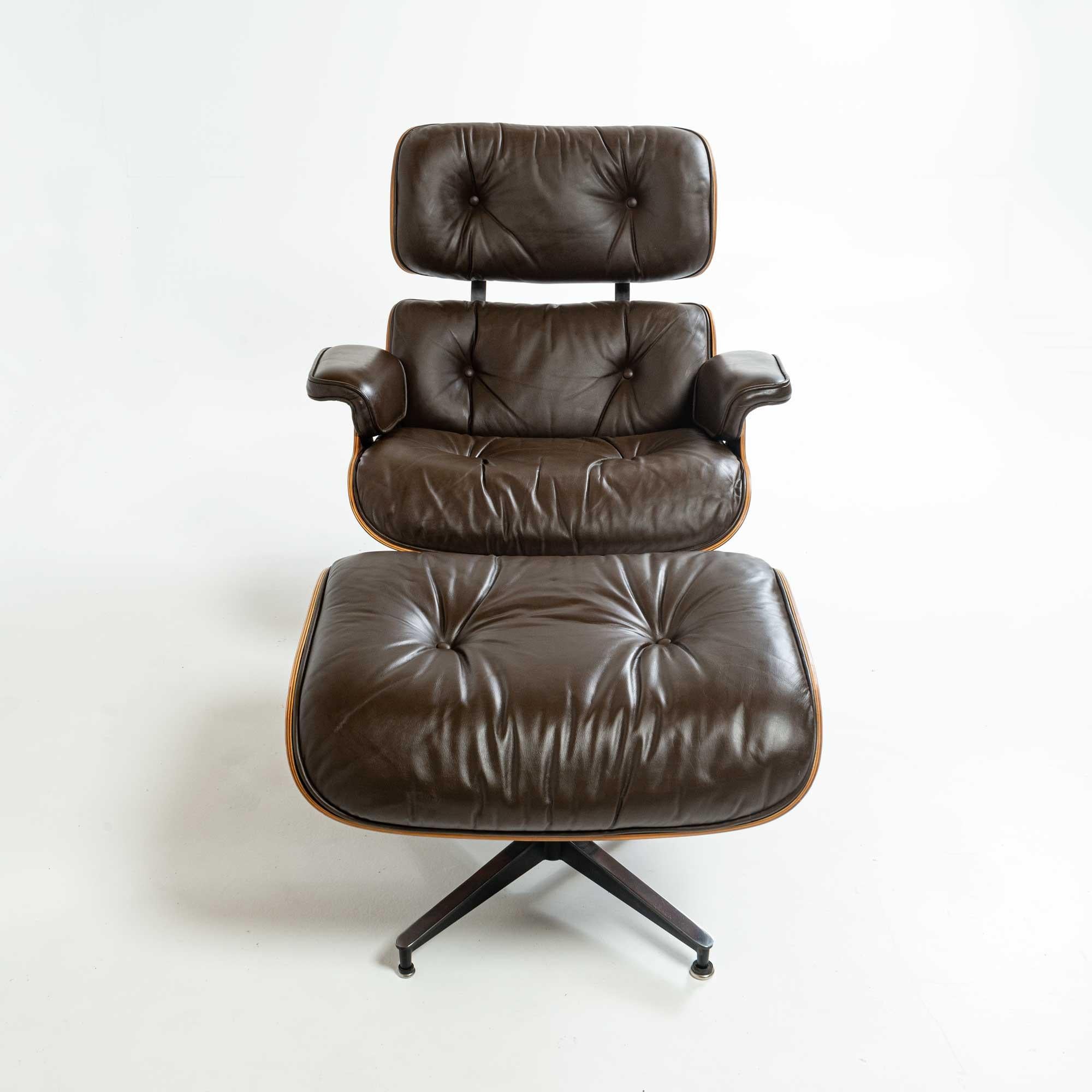 American 3rd Gen Eames Lounge Chair 670-671 in Original Chocolate Leather For Sale