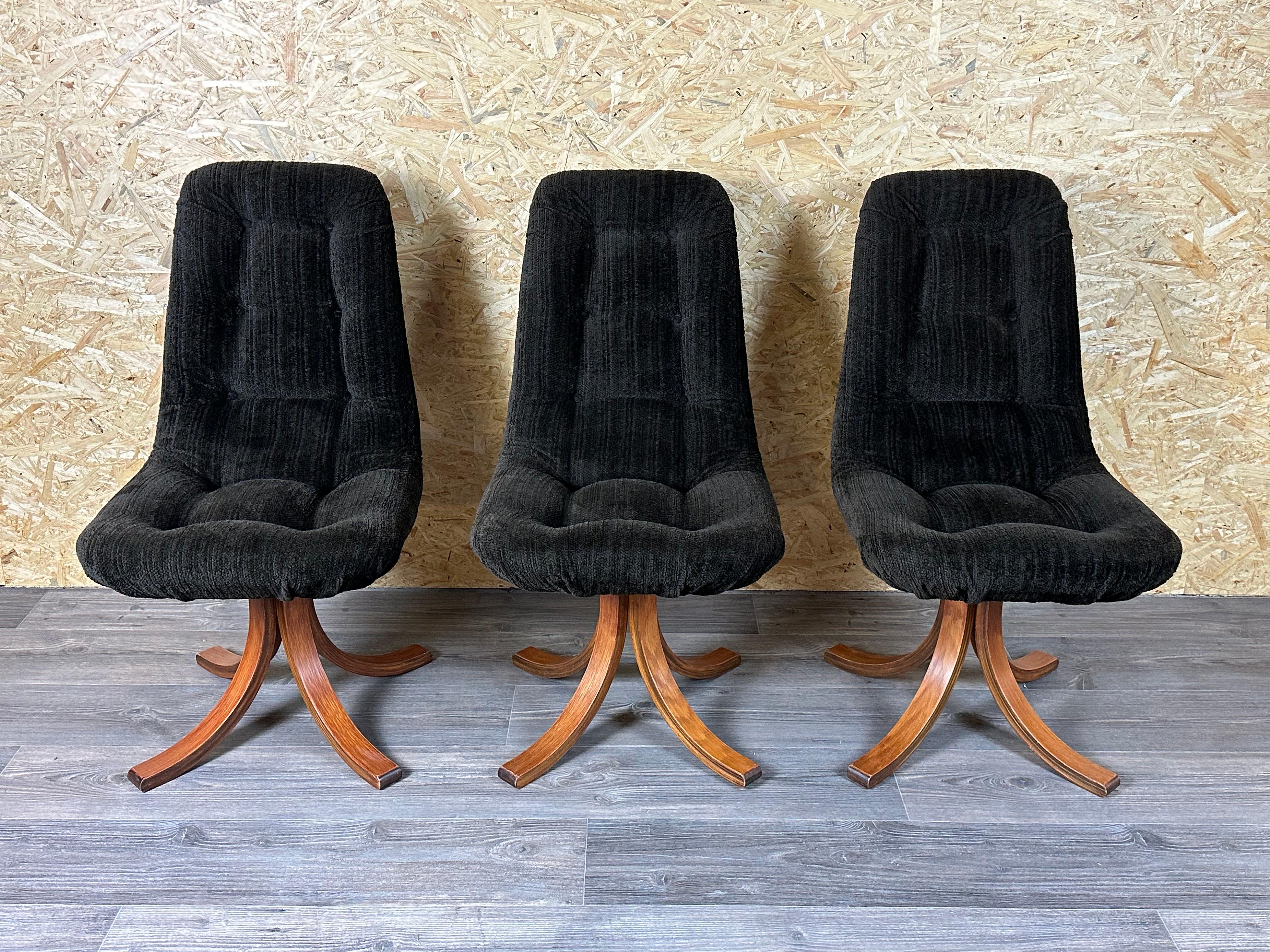 3x 60s 70s chair swivel chair dining chair mid century Danish modern design 

Object: 3x chair

Manufacturer: unknown

Condition: good

Age: around 1960-1970

Dimensions:

Width = 50cm
Depth = 70cm
Height = 92.5cm
Seat height = 48cm

Material: wood,