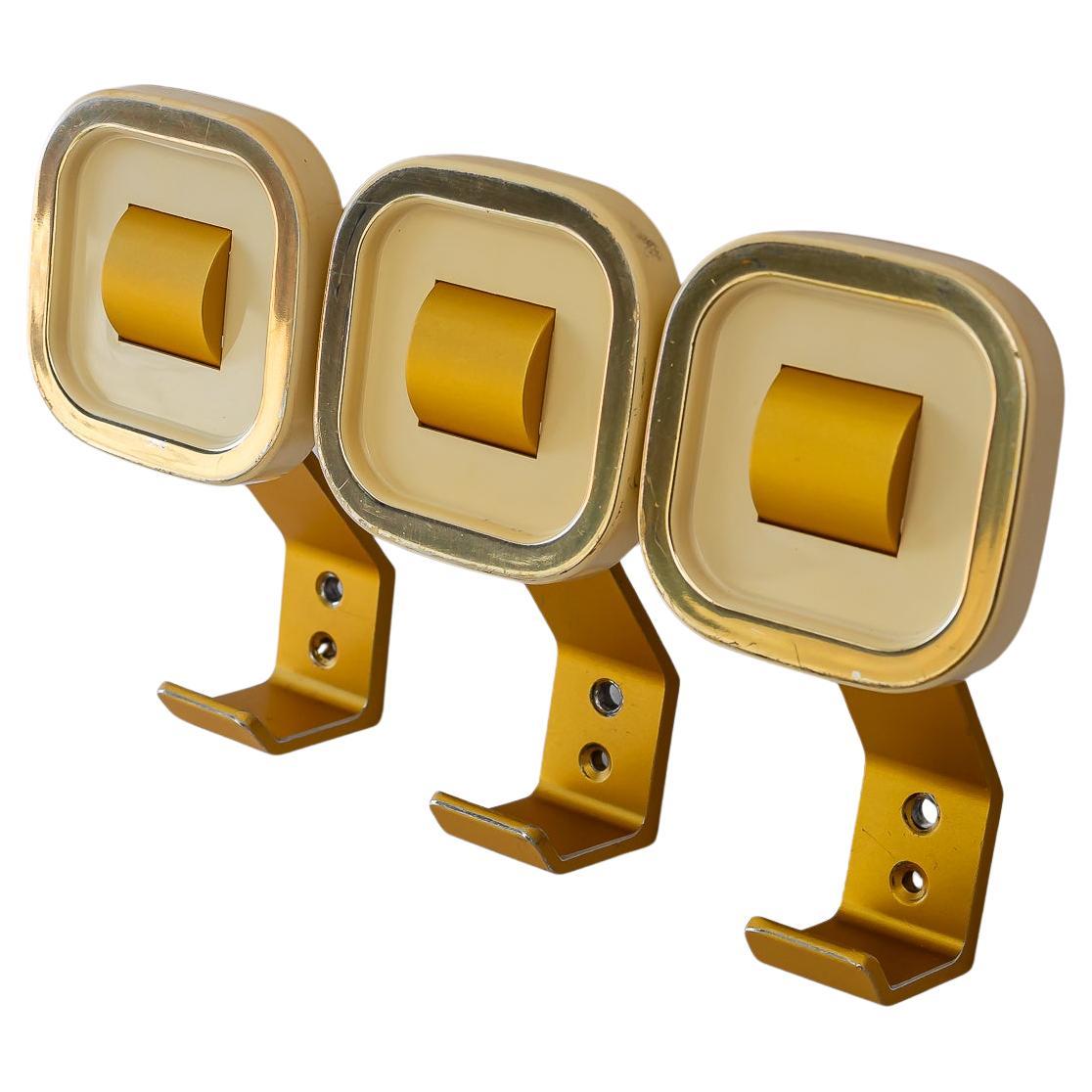 3x  ganci da parete in alluminio e lucite vienna anni '50 circa in vendita