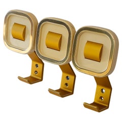 3x  ganci da parete in alluminio e lucite vienna anni '50 circa