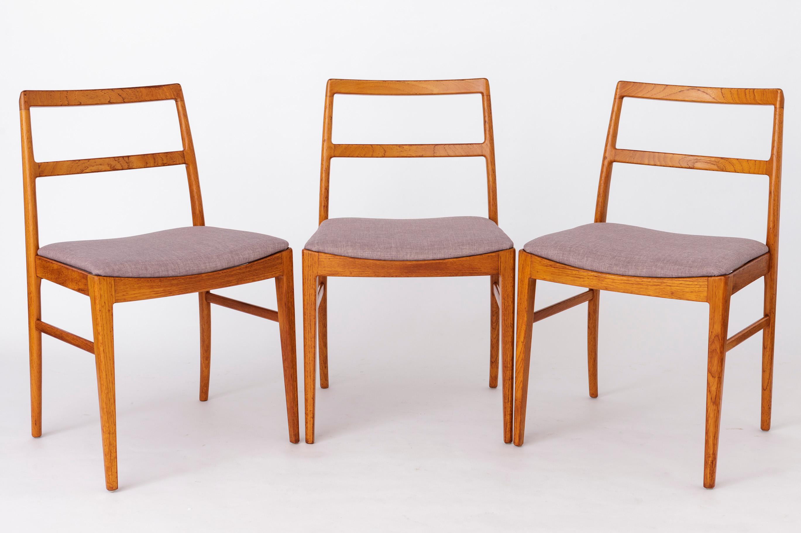 Raro ed elegante set di 3 sedie vintage di Arne Vodder per il produttore Sibast, Danimarca. 
Model No: 430 degli anni '60. 
Il prezzo indicato è per un set di 3 pezzi. 

Robusta struttura in legno di teak. Rinnovato e oliato. 
Rivestito di recente