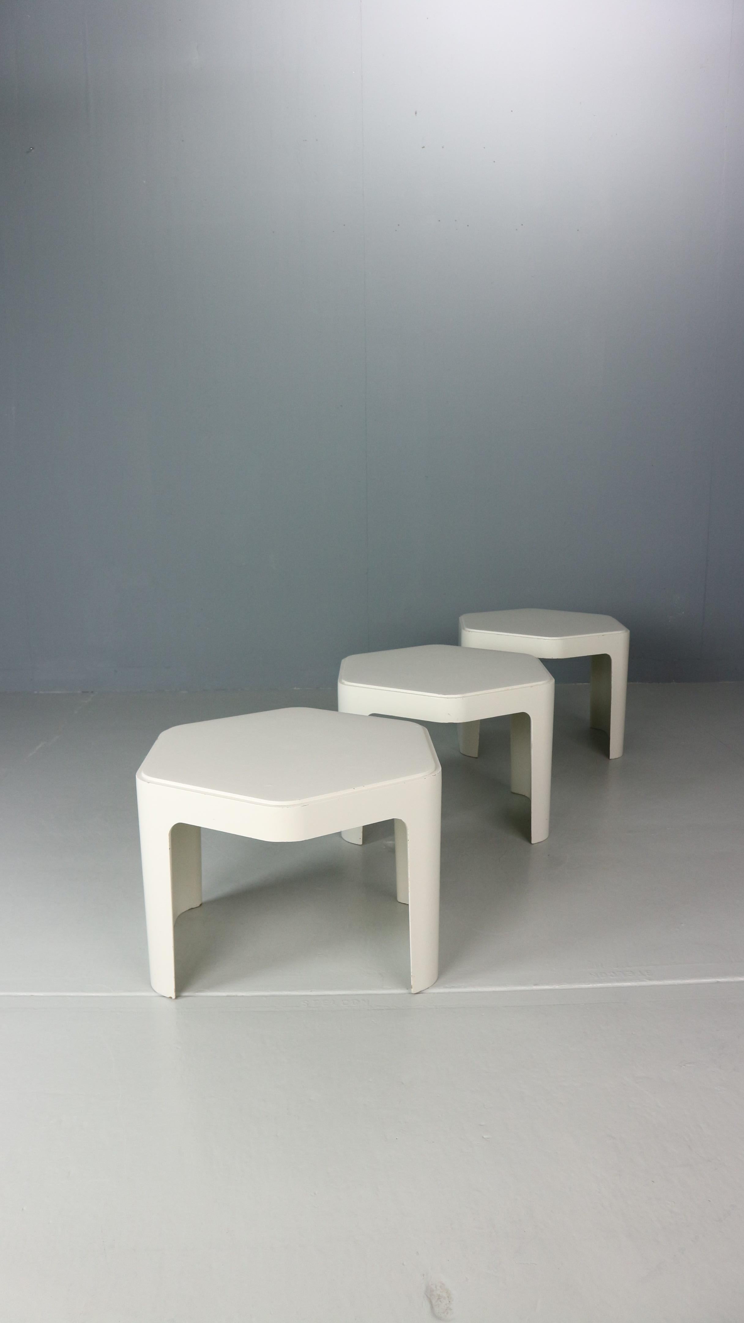 20th Century 3x Hexagonal side tables by Peter Ghyzcy for Form + Life Collection, 1970. For Sale