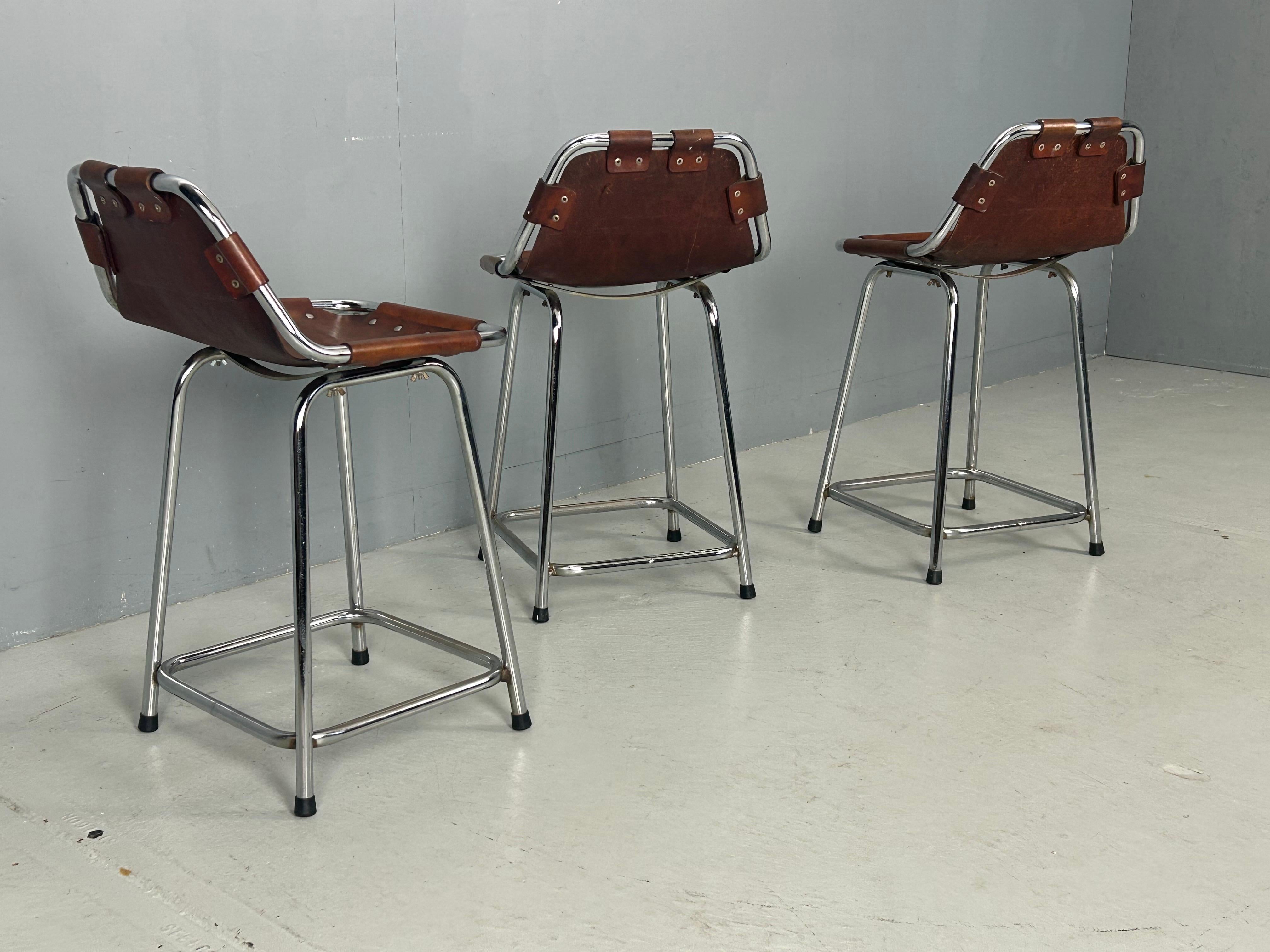 3x Barhocker aus Leder für das Ski Resort Les Arc, ausgewählt von Charlotte Perriand (Moderne der Mitte des Jahrhunderts) im Angebot