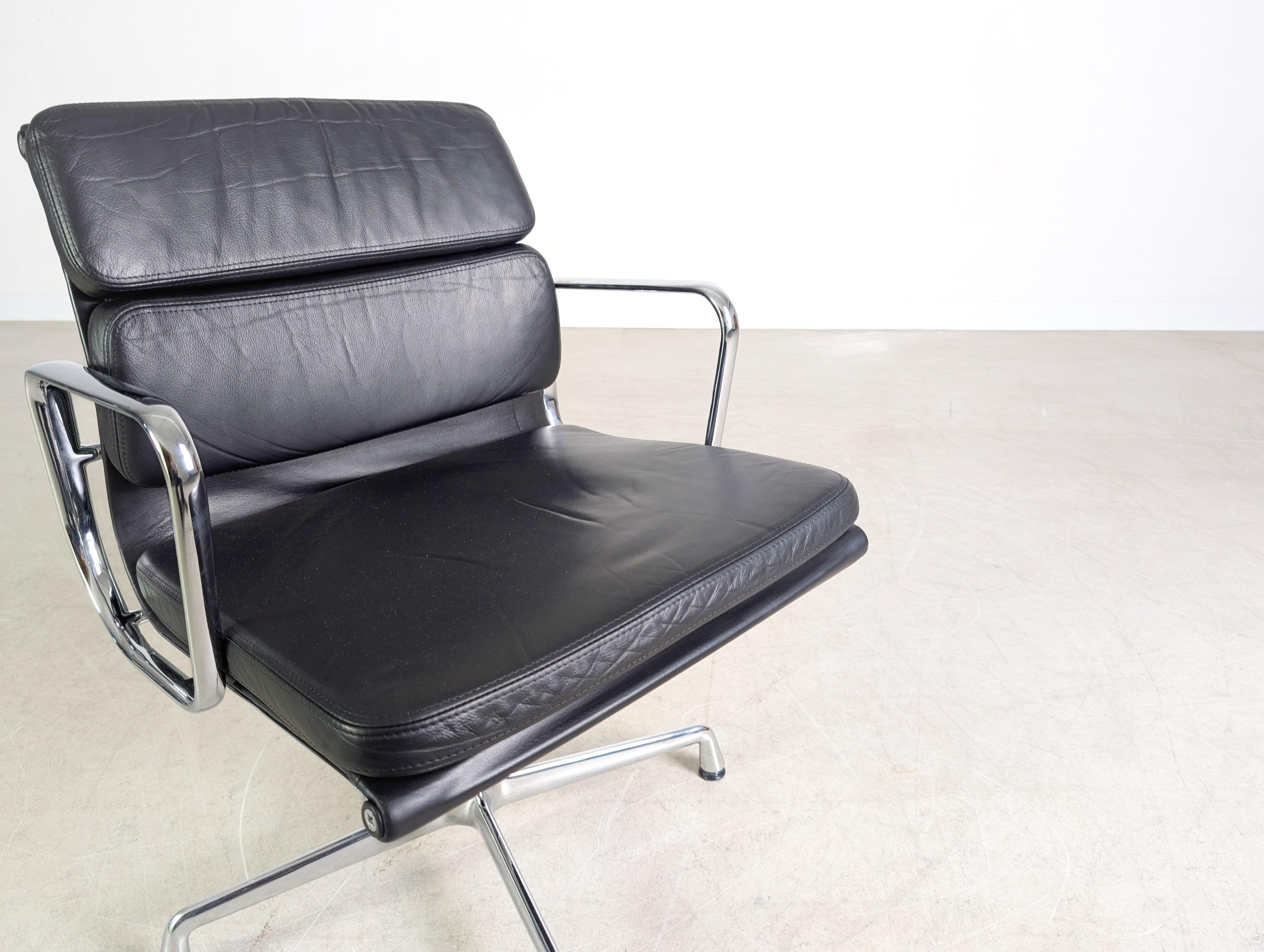 3x Original Vitra EA 208 soft pad schwarz Leder Stuhl Charles Eames im Angebot 3