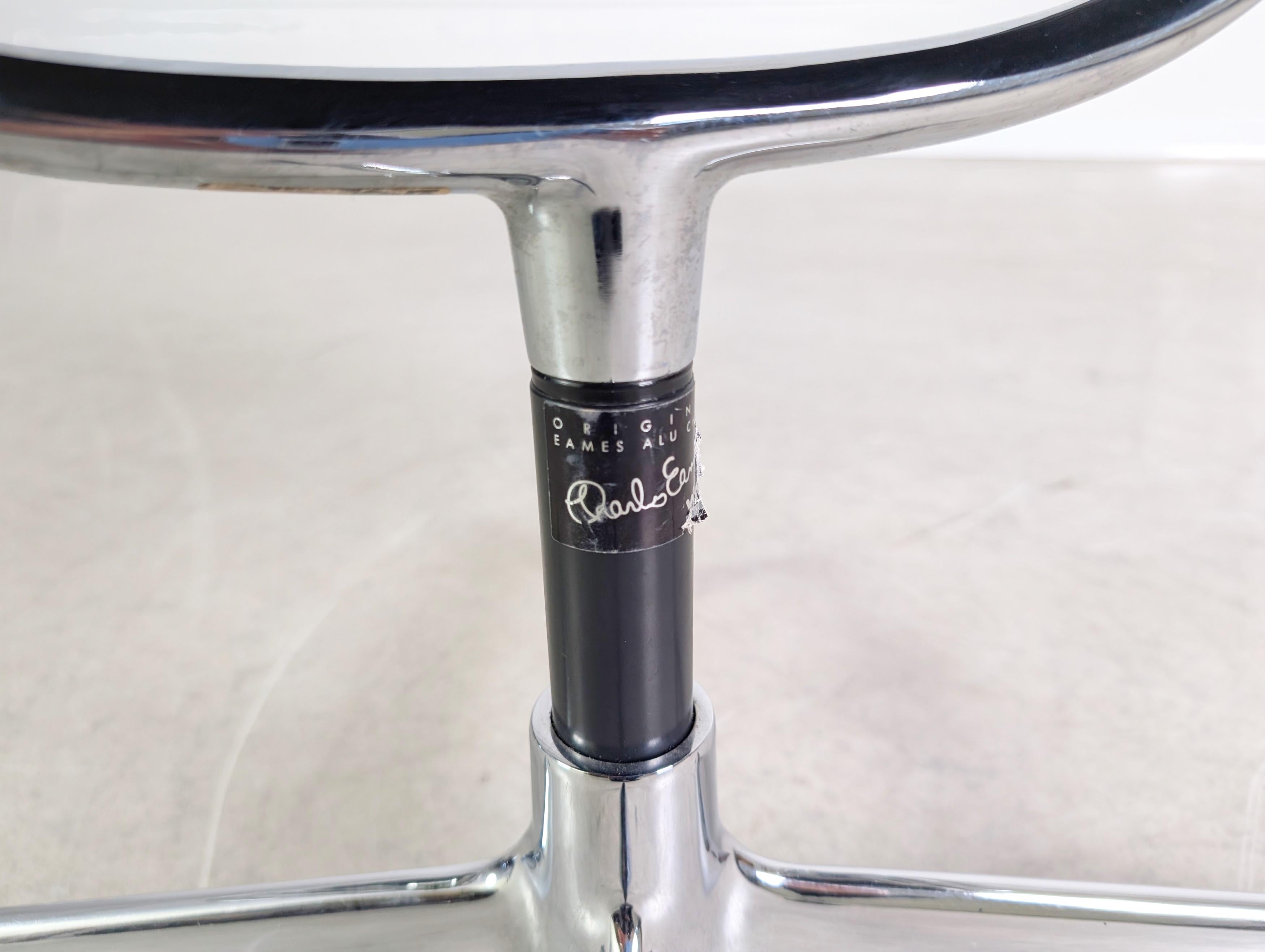 3x Original Vitra EA 208 soft pad schwarz Leder Stuhl Charles Eames im Angebot 4