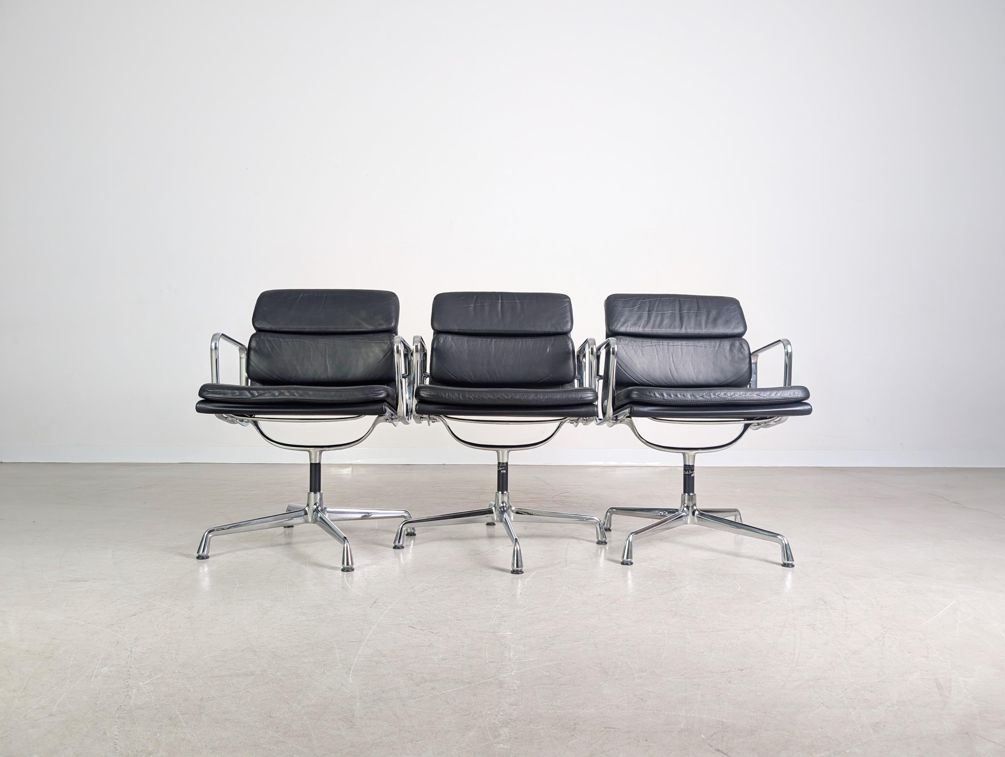 3x Original Vitra EA 208 soft pad schwarz Leder Stuhl Charles Eames (Postmoderne) im Angebot