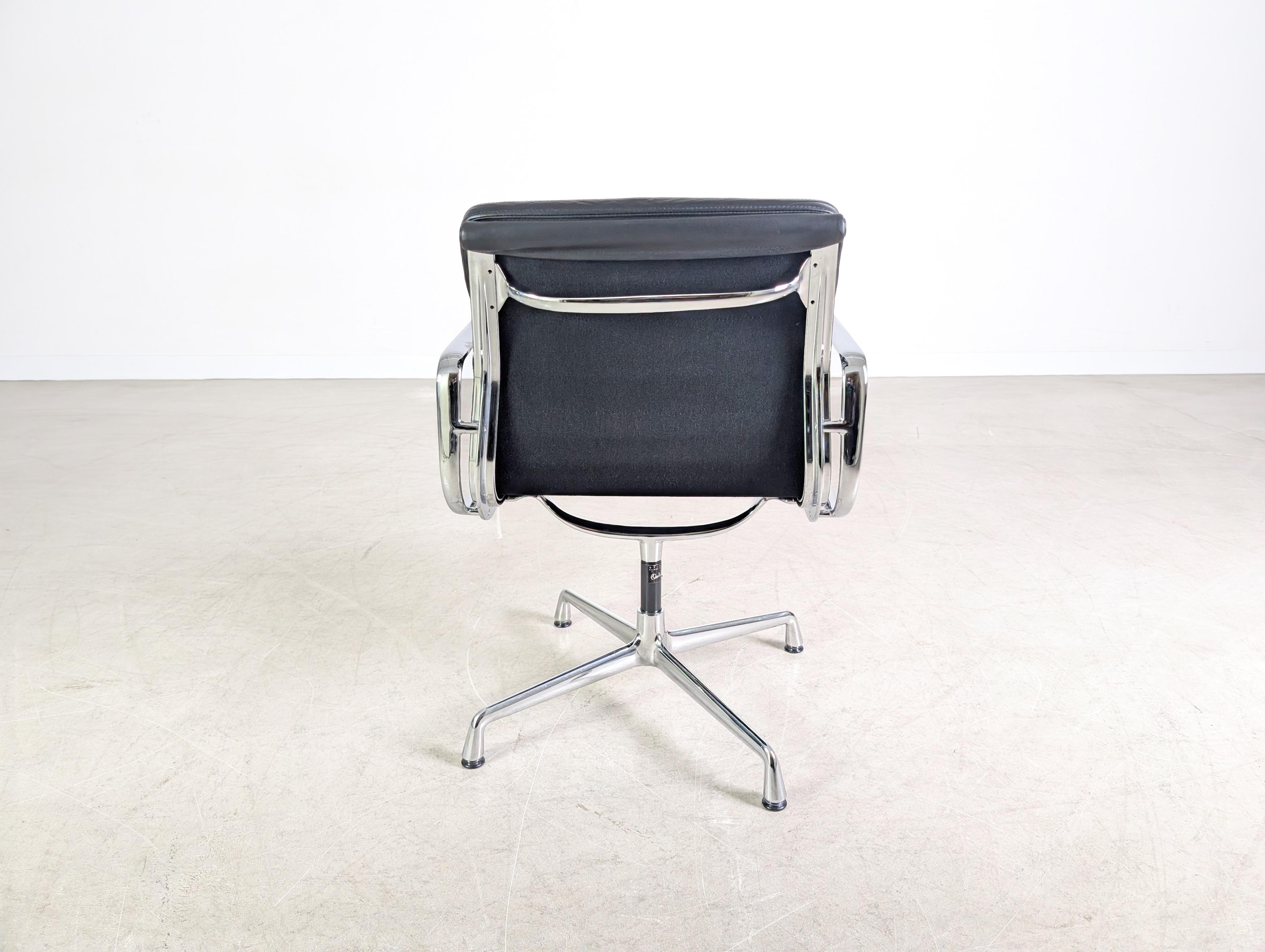 3x Original Vitra EA 208 soft pad schwarz Leder Stuhl Charles Eames im Angebot 2