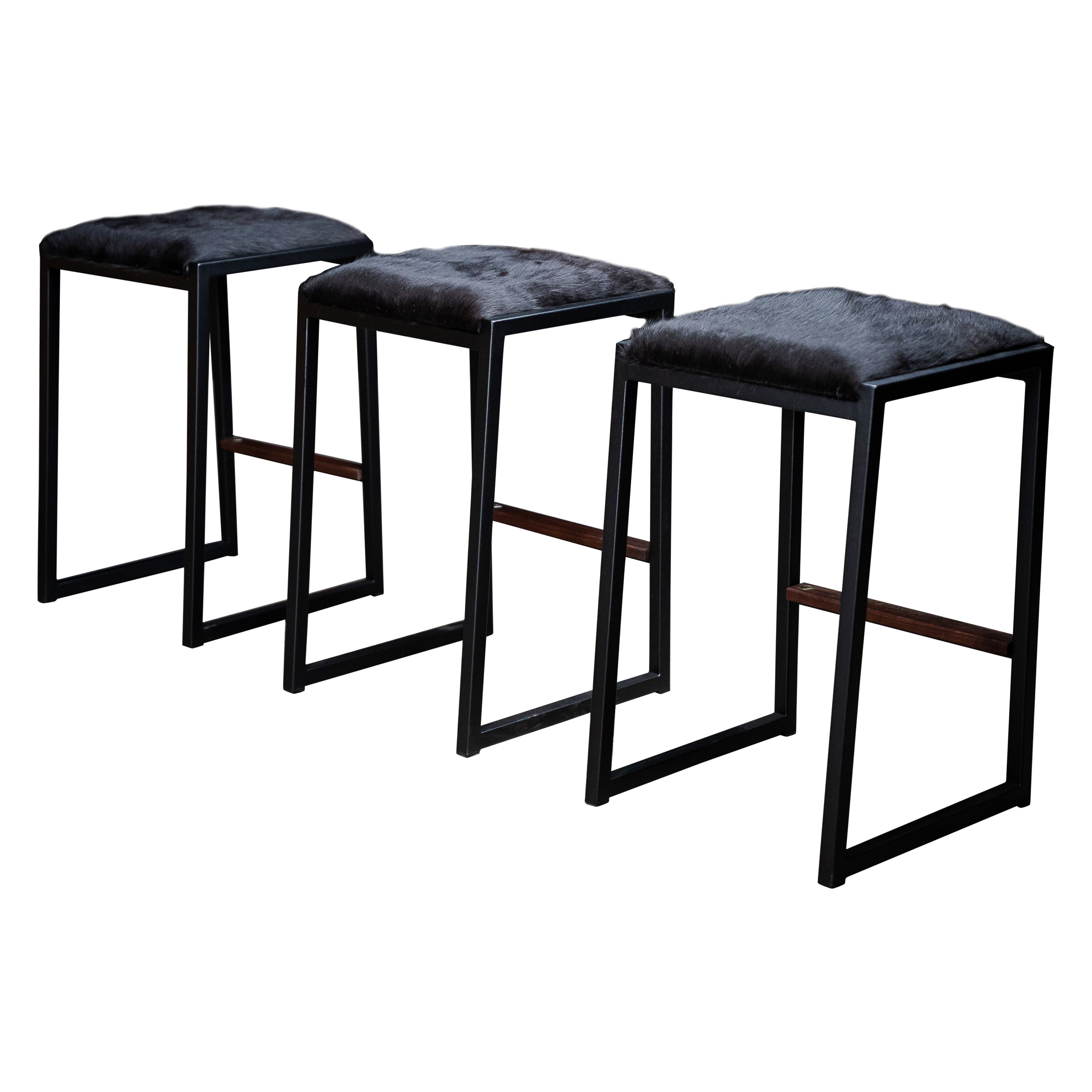 3x Tabouret sans dossier The Moderns par AMBROZIA, cuir de vache noir, noyer et acier noir