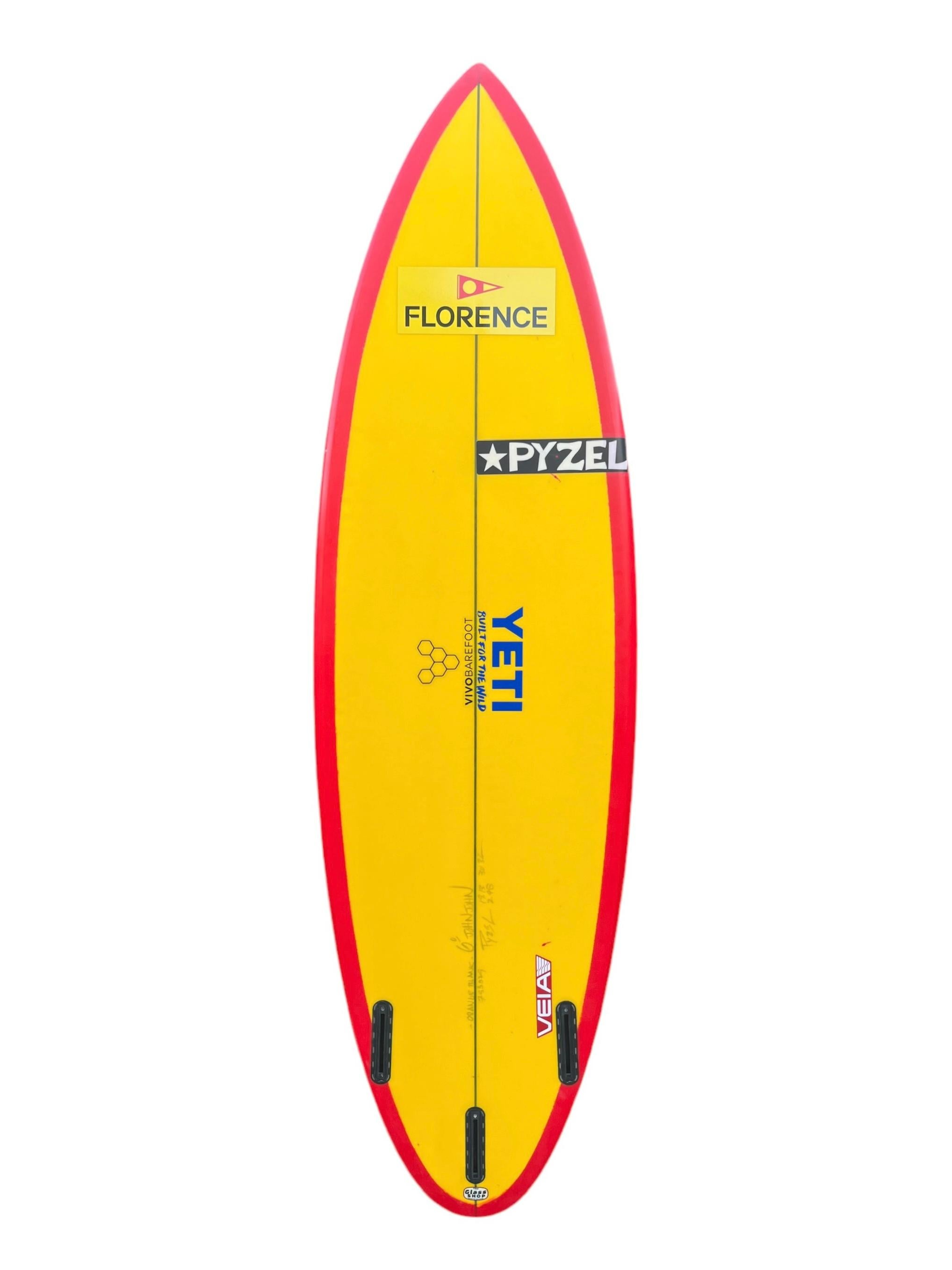La tavola da surf personale del 3 volte campione del mondo John John Florence. La tavola da surf personale del campione del mondo WSL 2016, 2017 e recentemente incoronato 2024. Design arrotondato a coda di spillo. John Johns Florence è uno dei 4