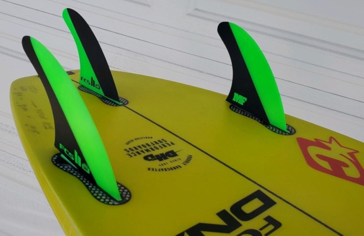 3x champion du monde Mick Fanning planche de surf personnelle par DHD Bon état à Haleiwa, HI