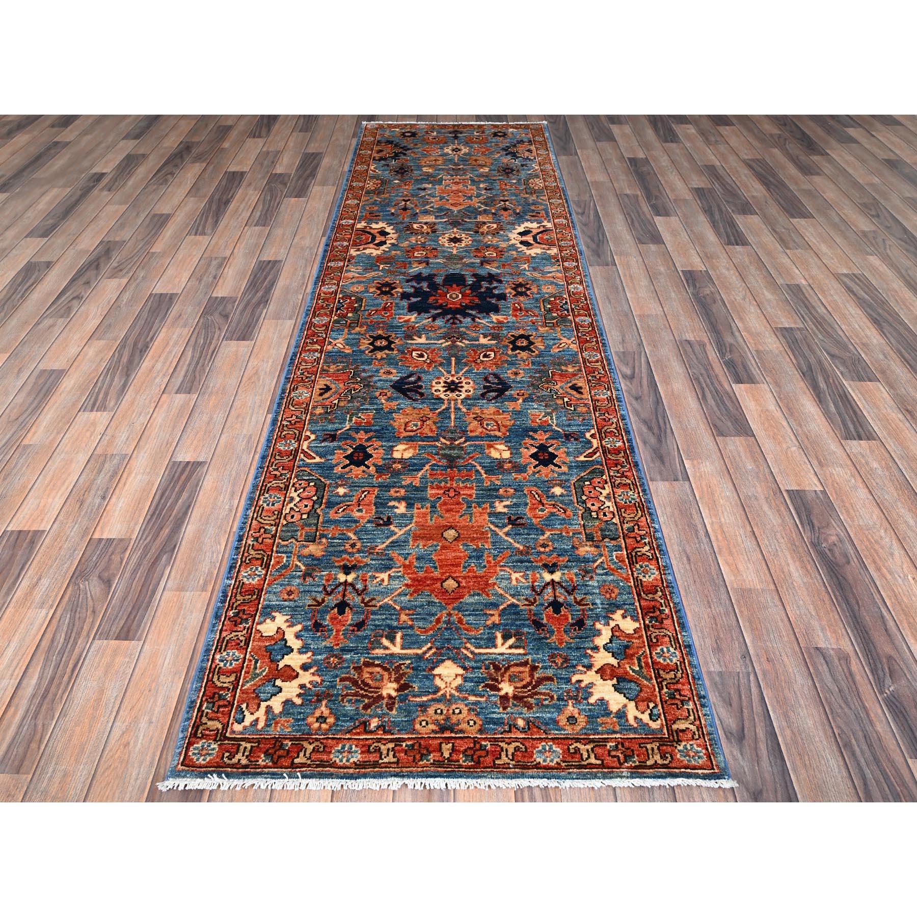 Bayern Blue, Heriz All Over Design, Aryana Collection, Vegetable Dyes, Soft Pile, High Mountain Wool, Hand Knotted, Densely Woven, Runner, Oriental Rug
Matières premières : Laine
Latex : Pas de poils 
hauteur : 0,25 pouces
Style :