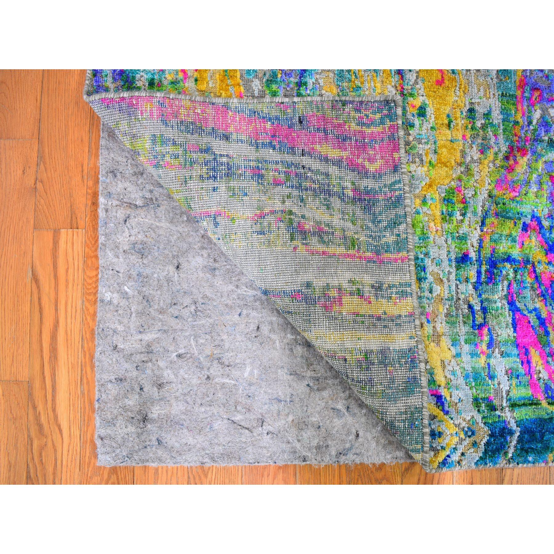 Medievale Tappeto Runner ampio 3'x10' in seta Sari colorata con lana testurizzata dal design Lava in vendita