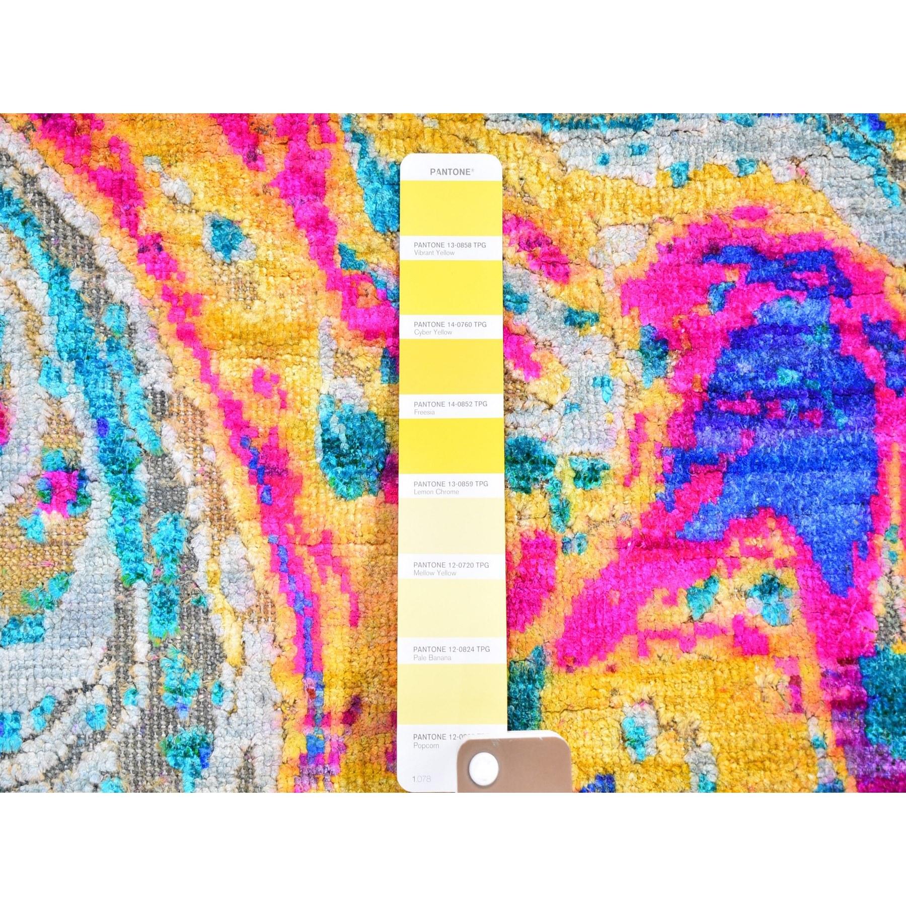 Moderne 3'x10' Colorful Sari Silk with Textured Wool The Lava Design Wide Runner Rug en vente