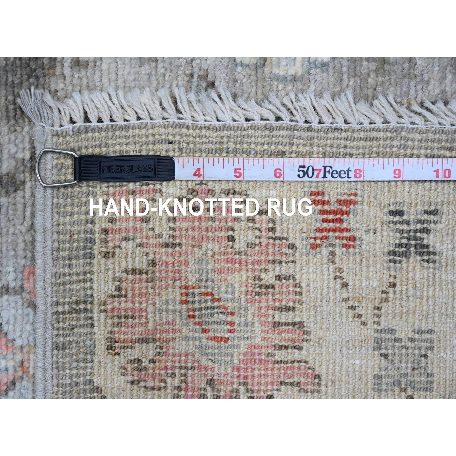 3'x10' Grau Afghan Angora Oushak Leaf Design Hand geknüpft Wolle Läufer Teppich (21. Jahrhundert und zeitgenössisch) im Angebot