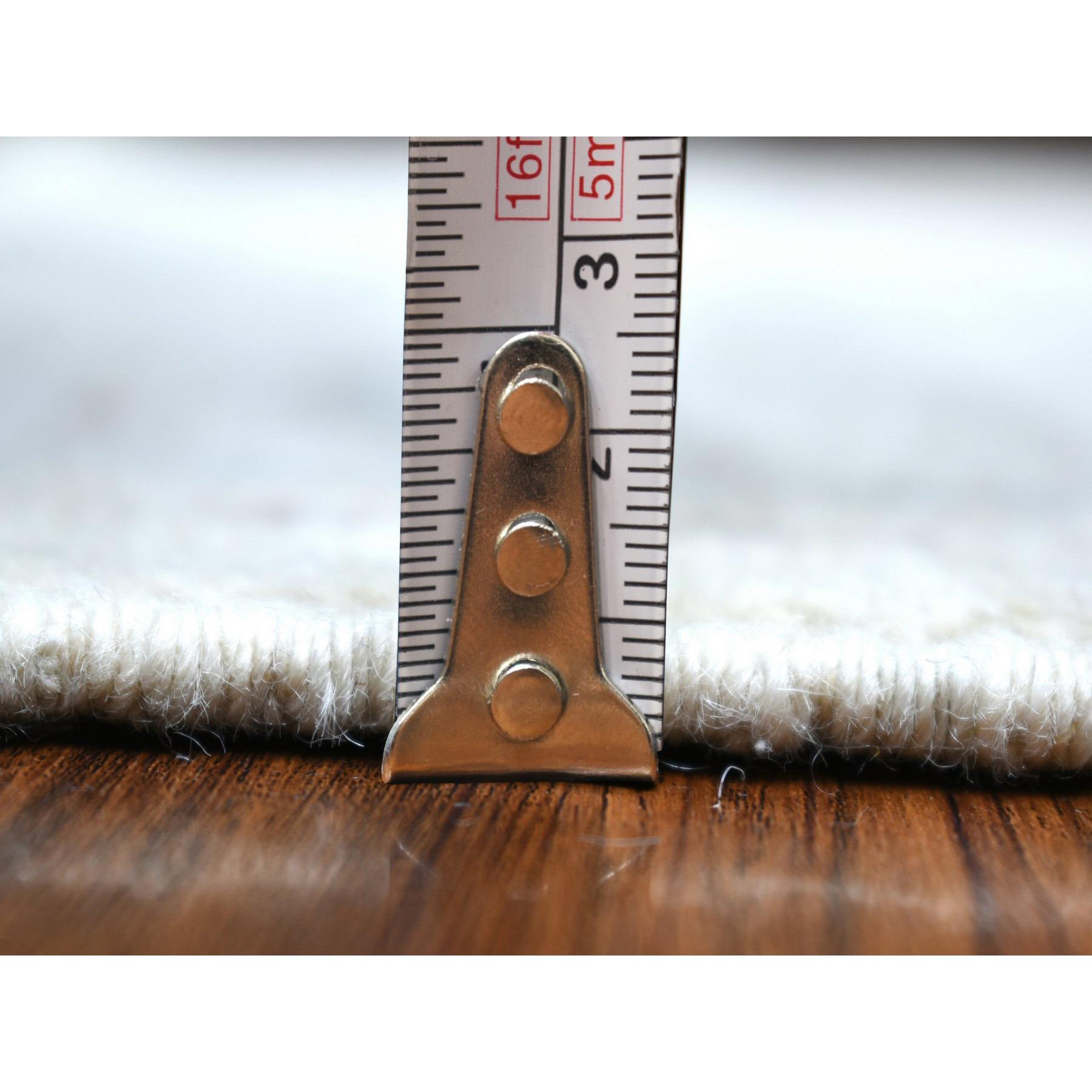 Noué à la main 3'x10' Ivoire, Tapis de course noué à la main en Angora Ushak, laine afghane en vente