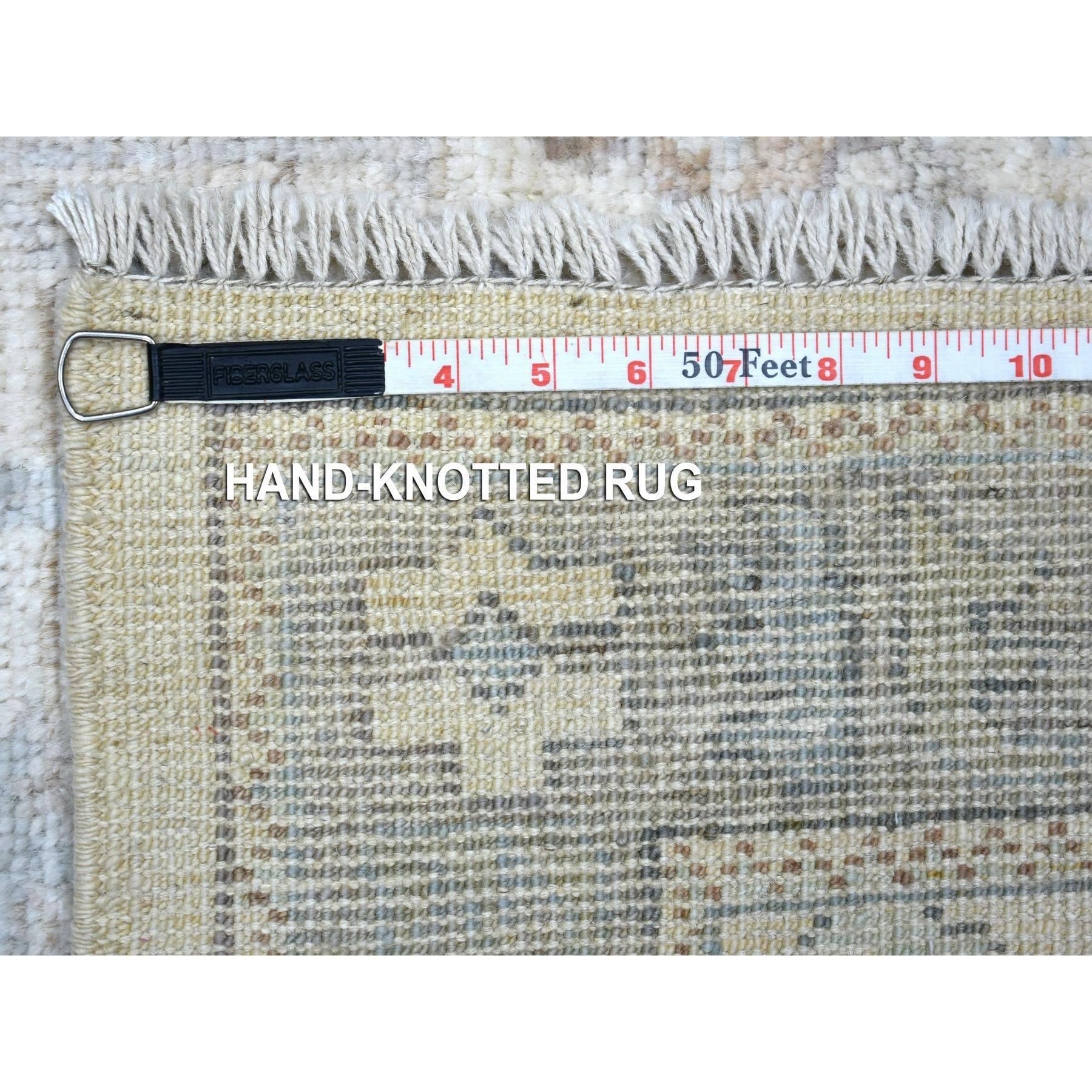 3'x10' Ivoire, Tapis de course noué à la main en Angora Ushak, laine afghane Neuf - En vente à Carlstadt, NJ
