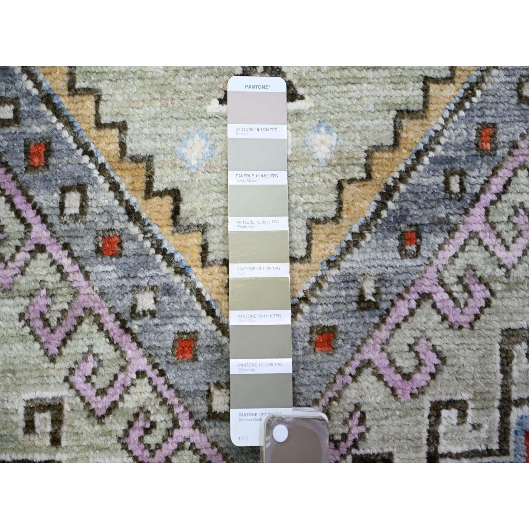 3'x10' Taupe Reine Wolle Afghan Angora Oushak Hand geknüpft Läufer Teppich (Afghanisch) im Angebot