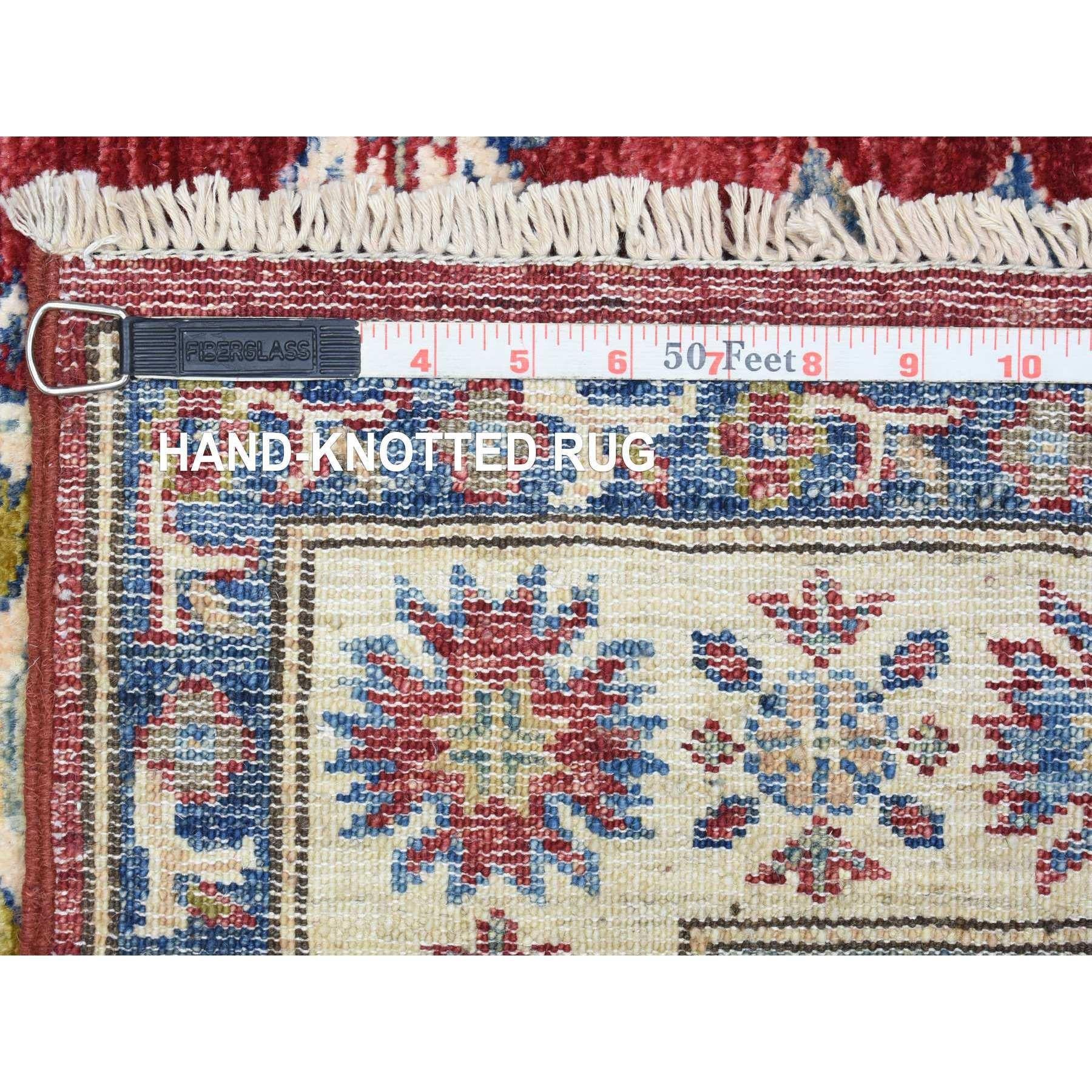 3'x11' Rosso in lana annodata a mano, medaglione geometrico Super Kazak, tappeto runner In condizioni Nuovo in vendita a Carlstadt, NJ