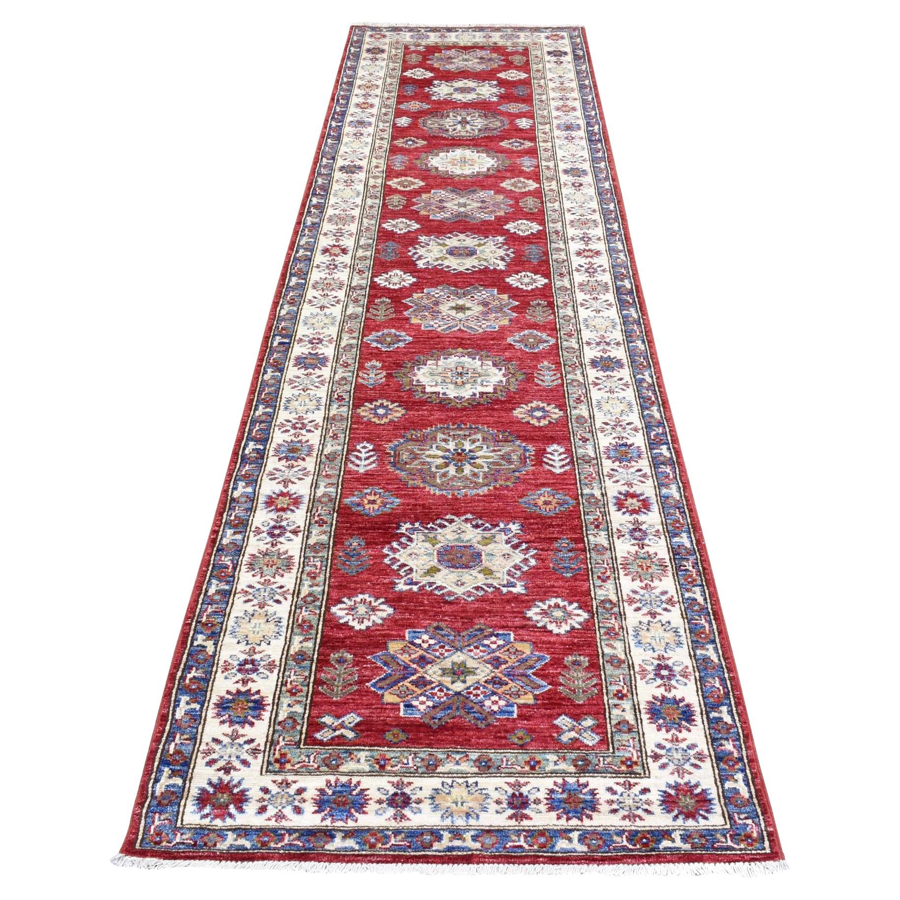 3'x11' Lana Anudada a Mano Roja, Medallón Geométrico Super Kazak, Alfombra Corredera