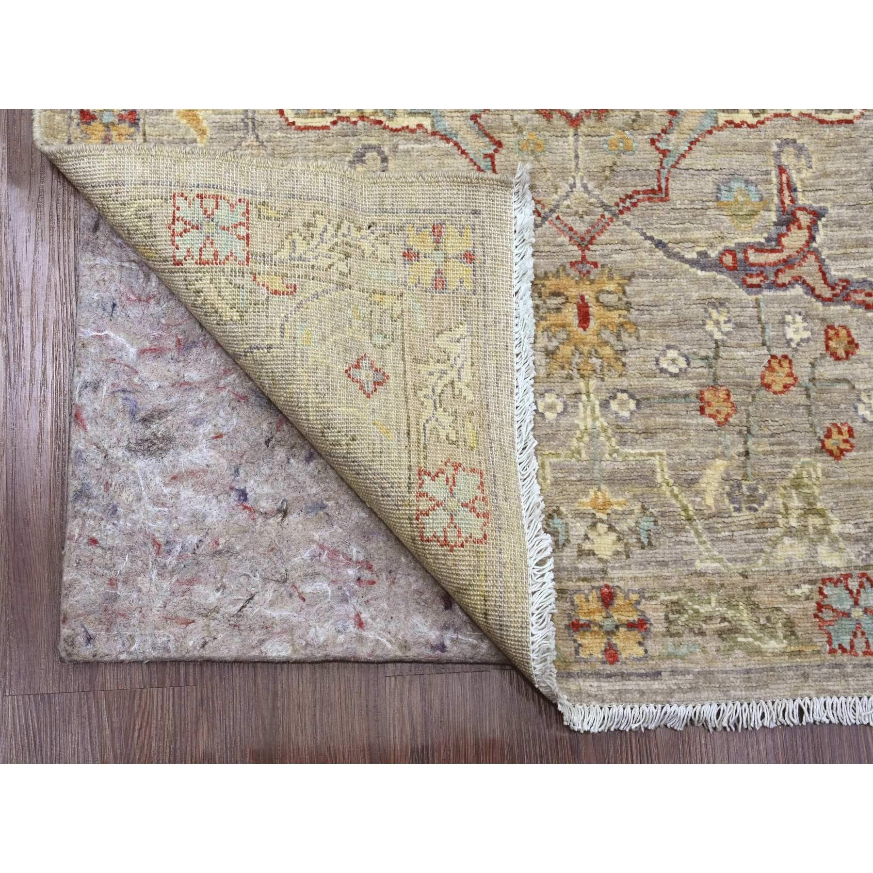 Dunkles Vanillebraun, Peshawar mit Bijar Garus Design, Hochgebirgswolle, handgeknüpft, pflanzlich gefärbt, dicht gewebt, Läufer, Orientteppich
Primäre MATERIALIEN: Wolle
Latex: Kein Flor 
Höhe: 0,25 Zoll
Stil: Transitional
Grundfarbe: