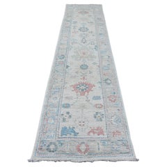 Tappeto Runner in lana annodato a mano 3'x11'8" bianco afghano di angora Oushak con motivo floreale