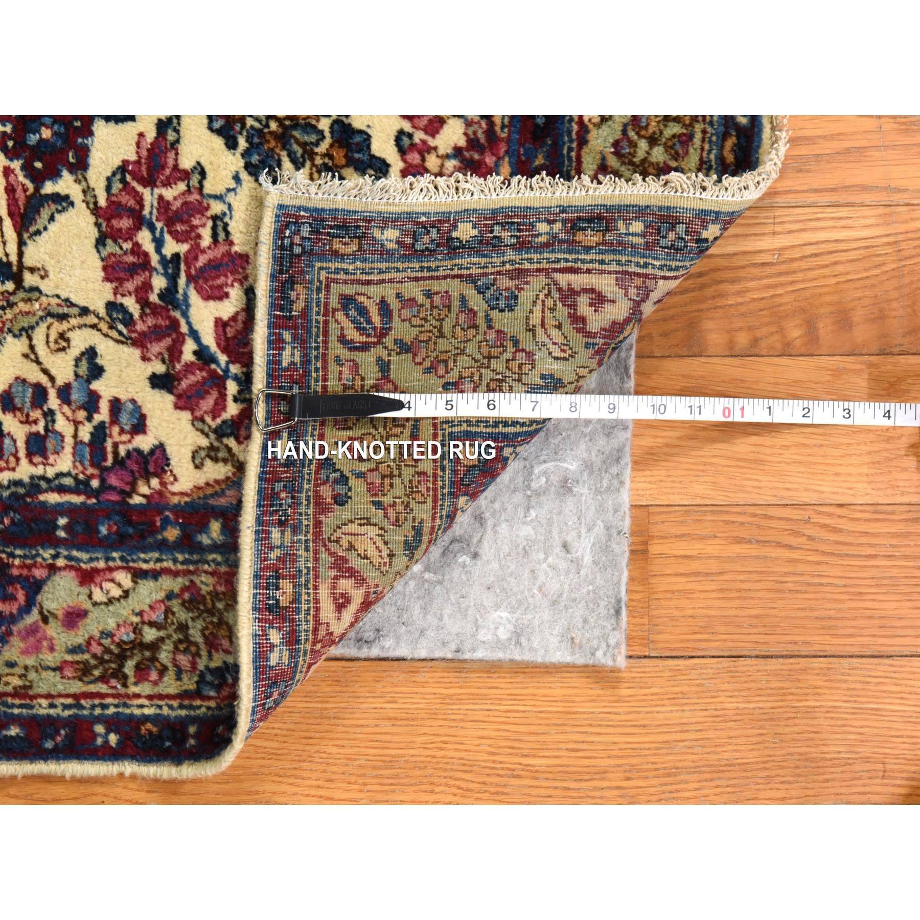 3'x12' Austernweißer antiker persischer Kerman Handgeknüpfter 100% Wolle Läufer Teppich (Frühes 20. Jahrhundert) im Angebot