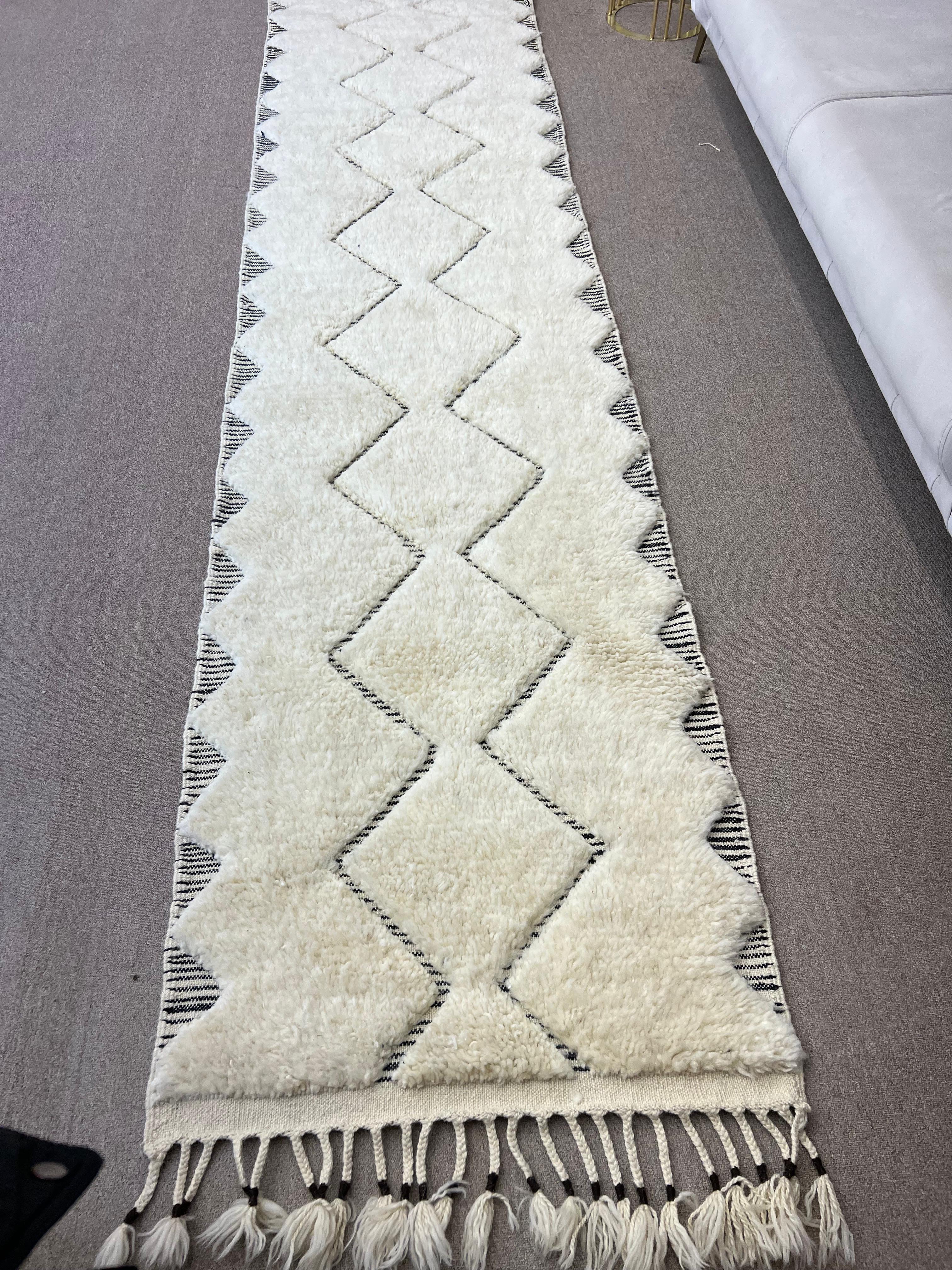 3x12.2 Ft Moderner handgefertigter Tulu-Läufer für Flur. Kundenspezifische Optionen verfügbar (Wolle) im Angebot
