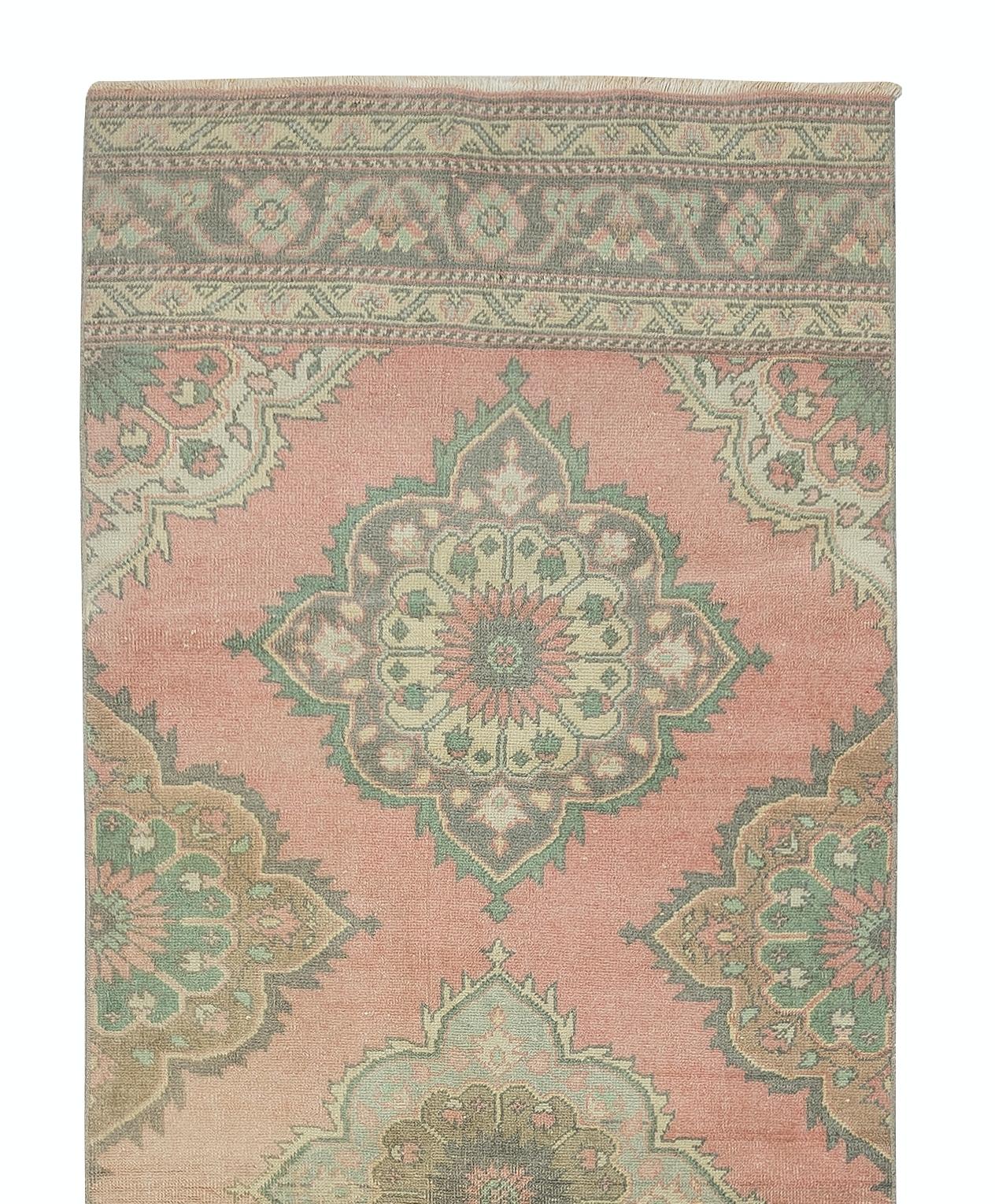 Turc 3'x13'2'' Tapis de couloir fait main. Tapis de cuisine. Tapis de couloir. Tapis d'escalier des années 1960 en vente