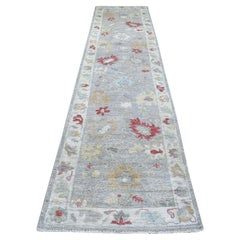 Alfombra oriental de Angora Oushak de 3'x13'5" anudada a mano en suave lana aterciopelada gris