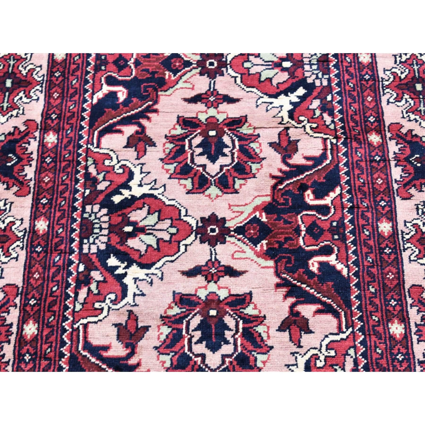 Si tratta di un autentico tappeto orientale Runner XL di colore rosa tenue, afgano Khamyab, con trama più fitta e lana lucida annodata a mano. È stato annodato per mesi e mesi con tecniche di tessitura secolari da esperti artigiani.
Materiali