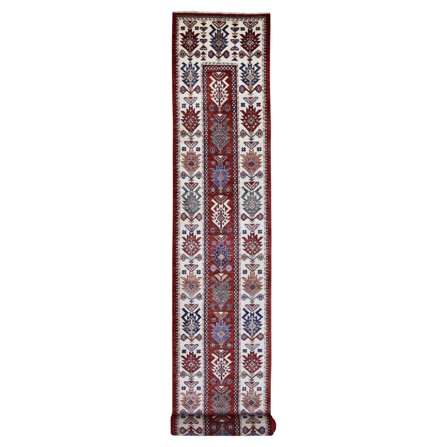 3
x25
3" Tapis de course Super Kazak, noué à la main, en laine rouge riche, doux et vibrant