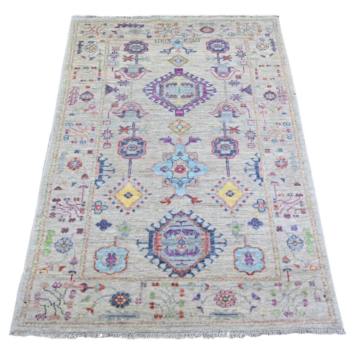 3
x4
10" Beige, Peshawar más fina con diseño Karajeh, Alfombra anudada a mano de pura lana