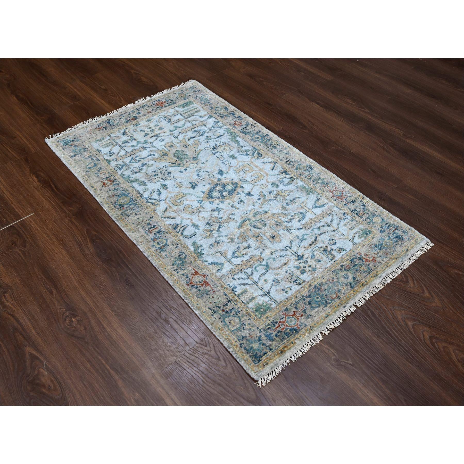 Celeste Blu, Heriz persiano rotto e cancellato, Design/One, Palette di colori tenui, Annodato a mano, Lana organica, Trama più fitta, Tappeto orientale
Materiali primari: Lana 
Lattice: No Pile 
altezza: 0,25 pollici
Stile: Tradizionale
Colore