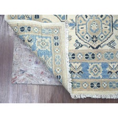 3'x4'10" Elfenbeinfarbener Vintage Look Kazak mit Tribal Design Handgeknüpfter Teppich aus reiner Wolle